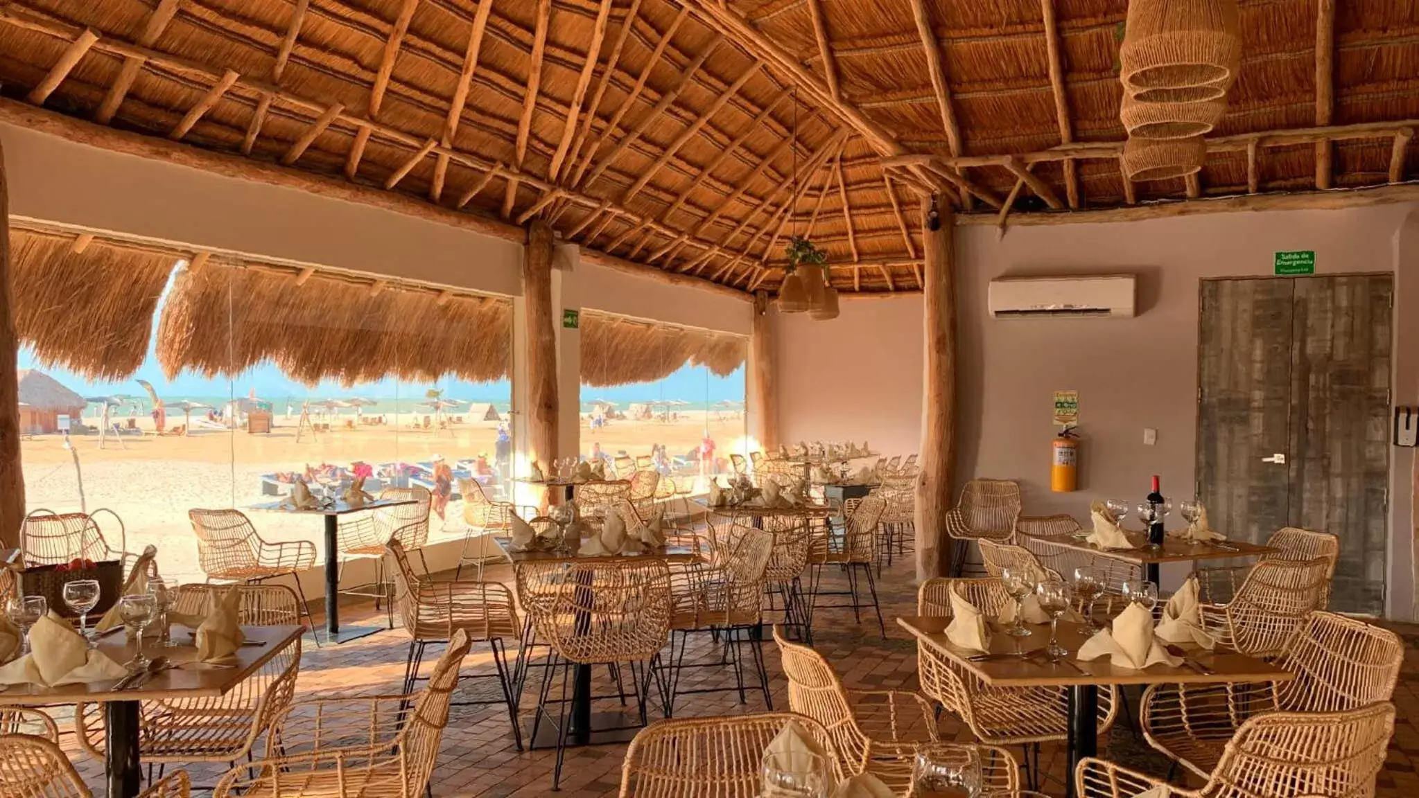 Restaurant/Places to Eat in On Vacation Wayira Beach