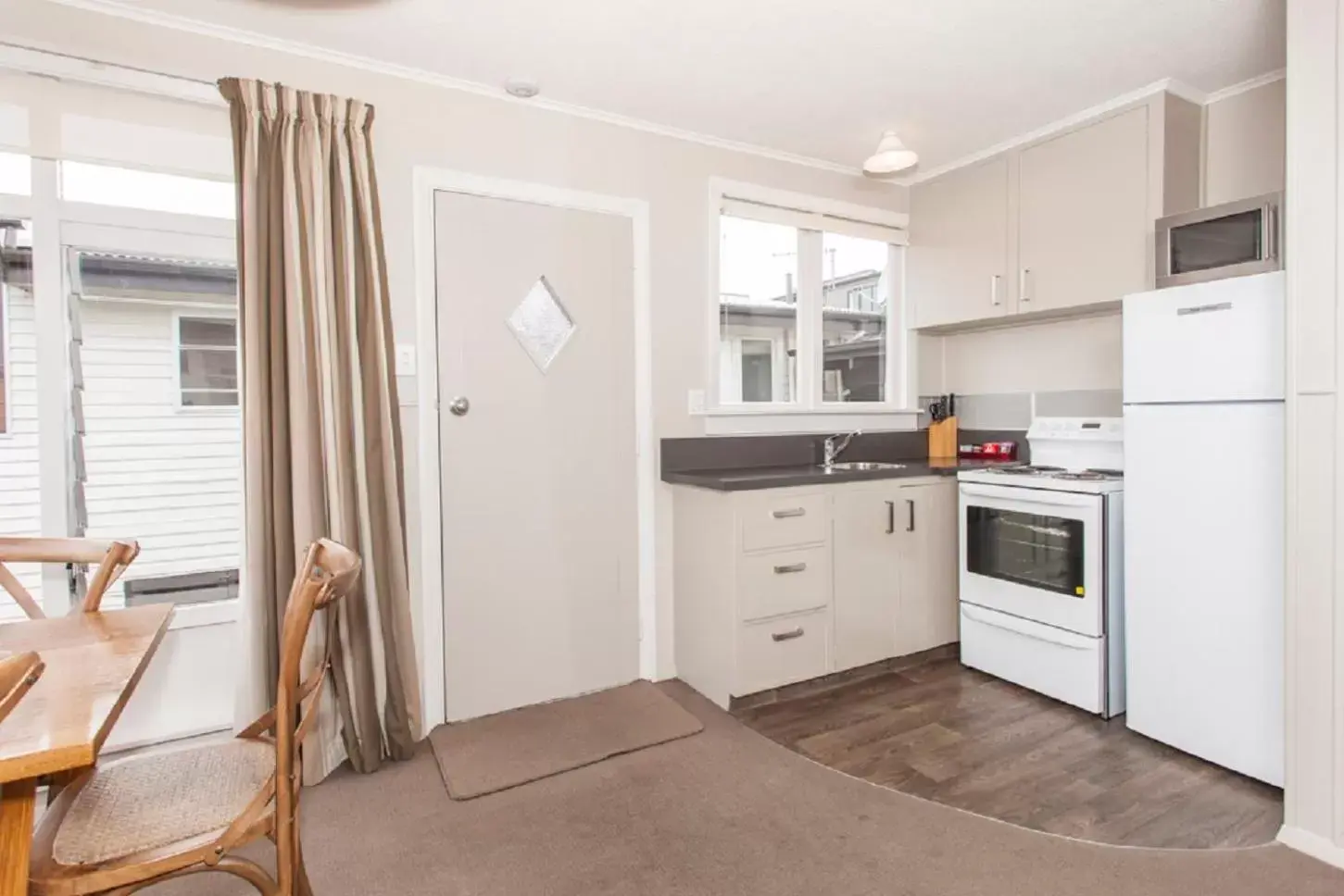 Kitchen or kitchenette, Kitchen/Kitchenette in Wanaka View Motel