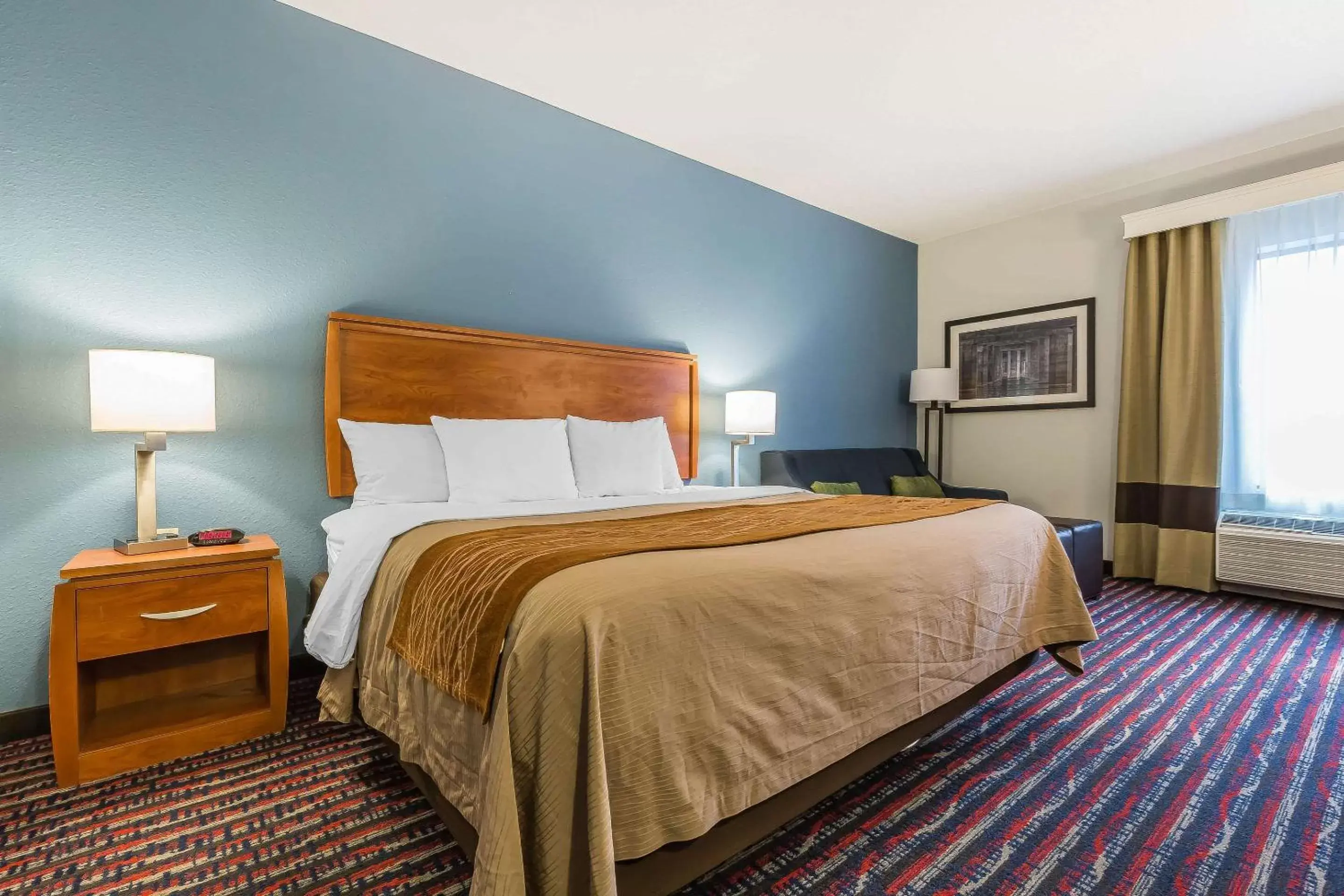 Photo of the whole room, Bed in Comfort Inn Alton near I-255