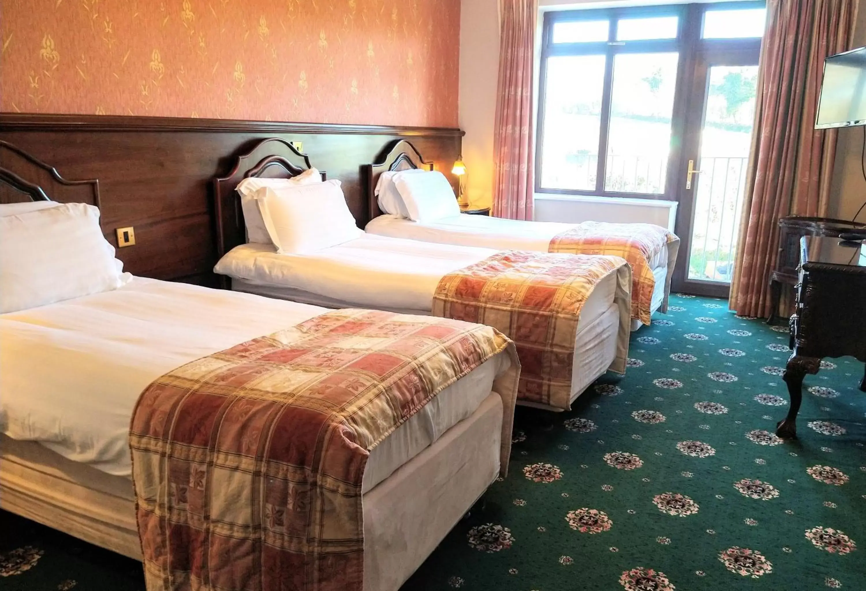 Bed in Lakeside Manor Hotel