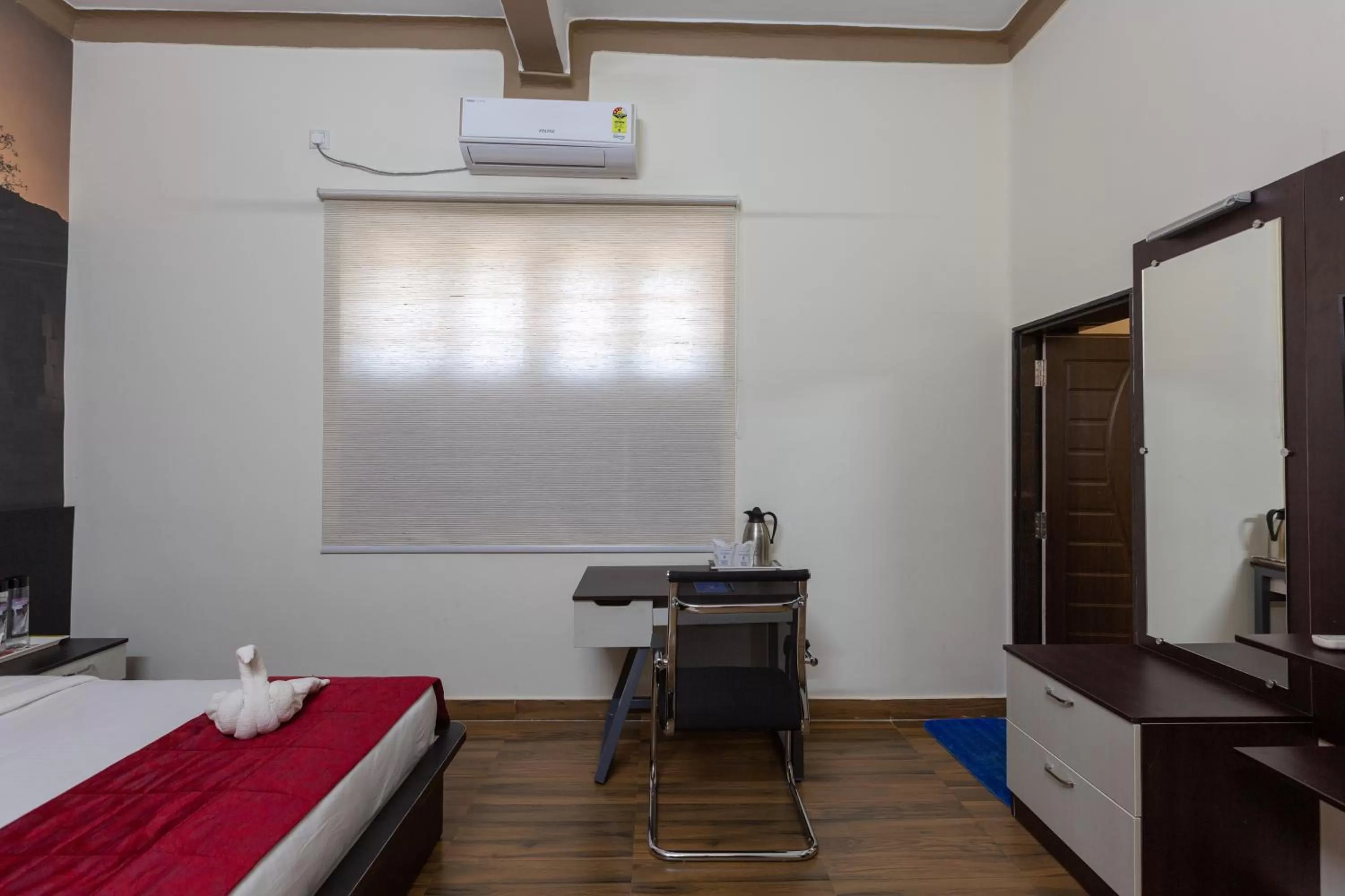 Bed in KSTDC Hotel Mayura Vijayanagara Hampi