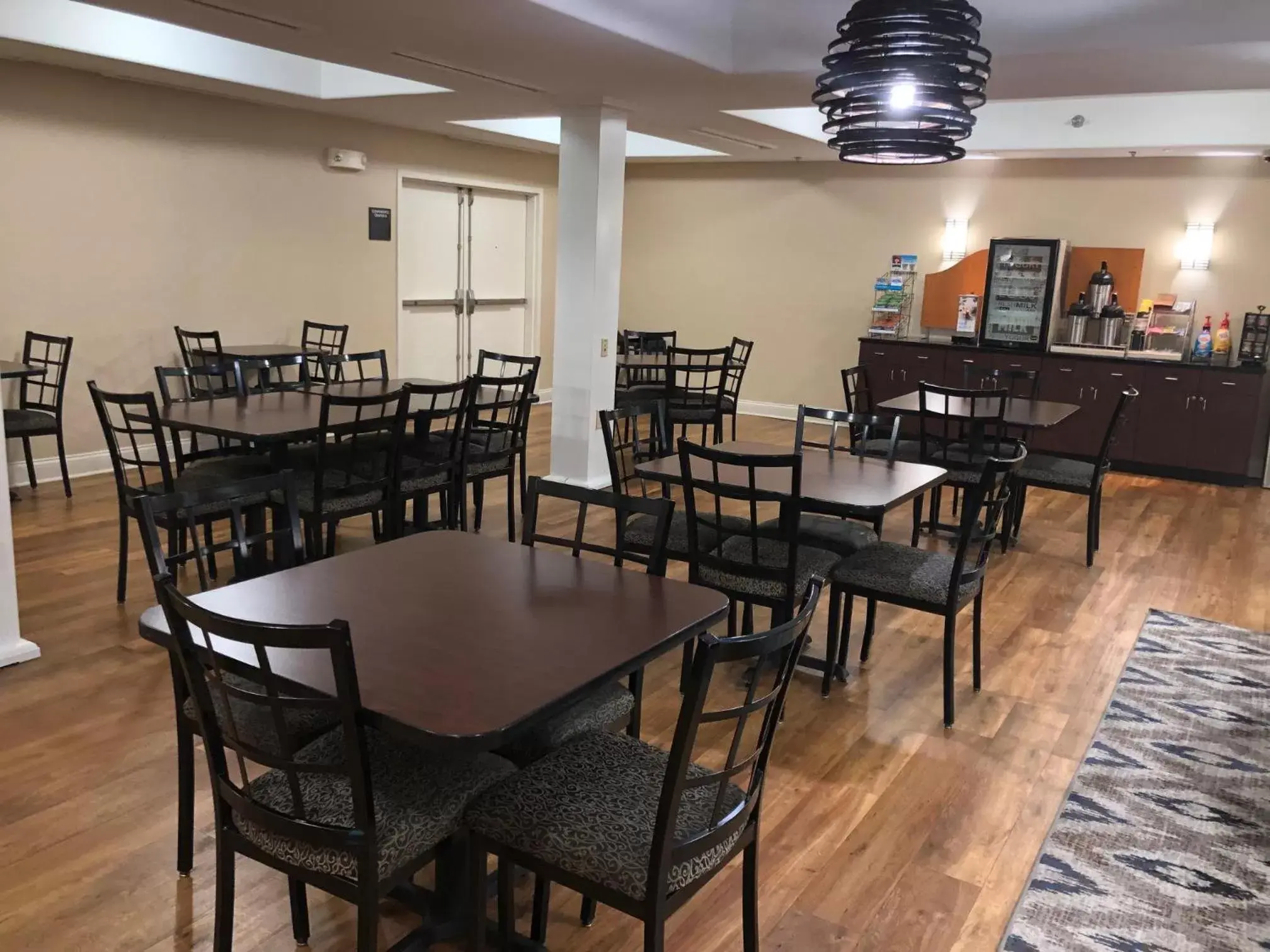 Breakfast, Restaurant/Places to Eat in Country Inn & Suites by Radisson, Elizabethtown, KY