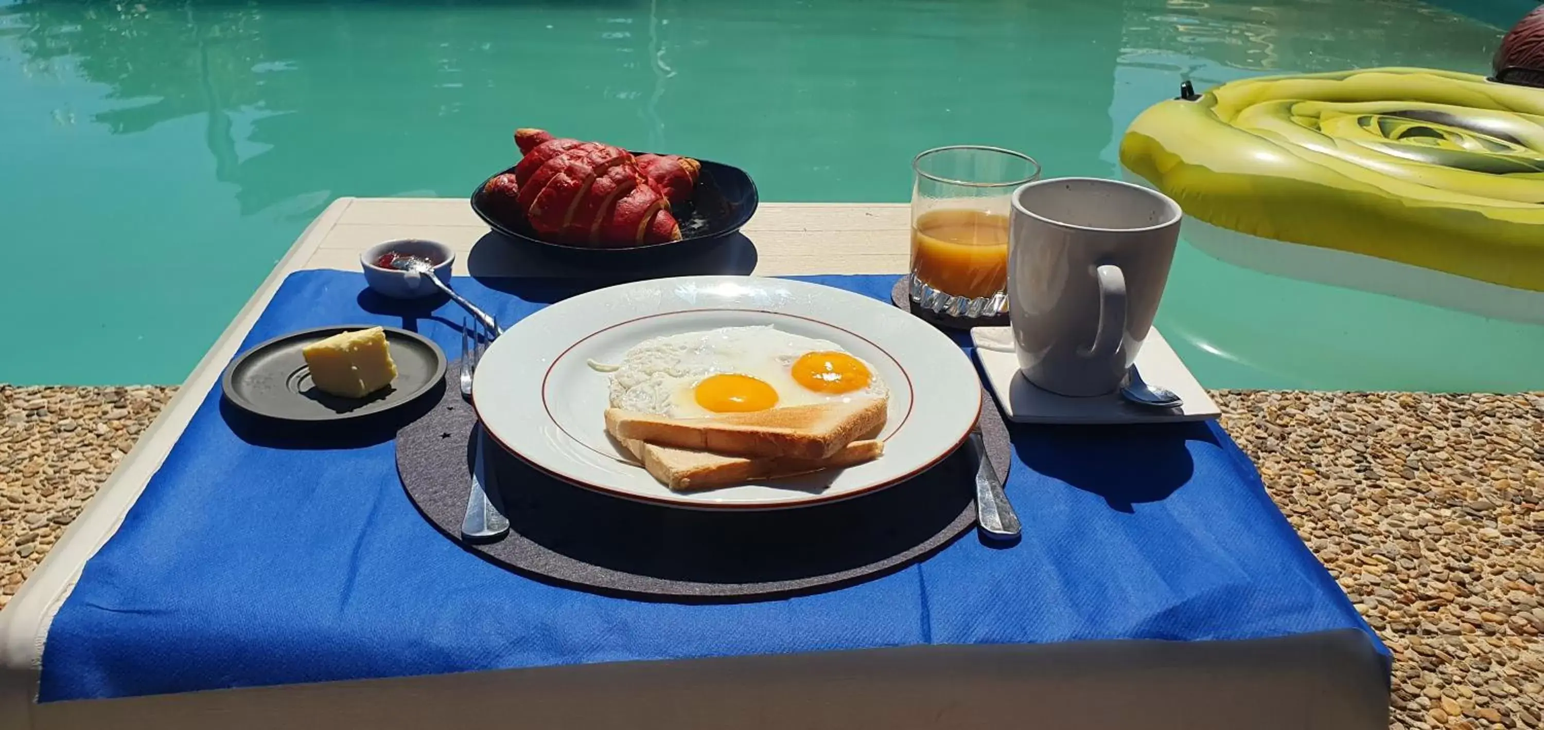 Breakfast in Villa Perran Résidence