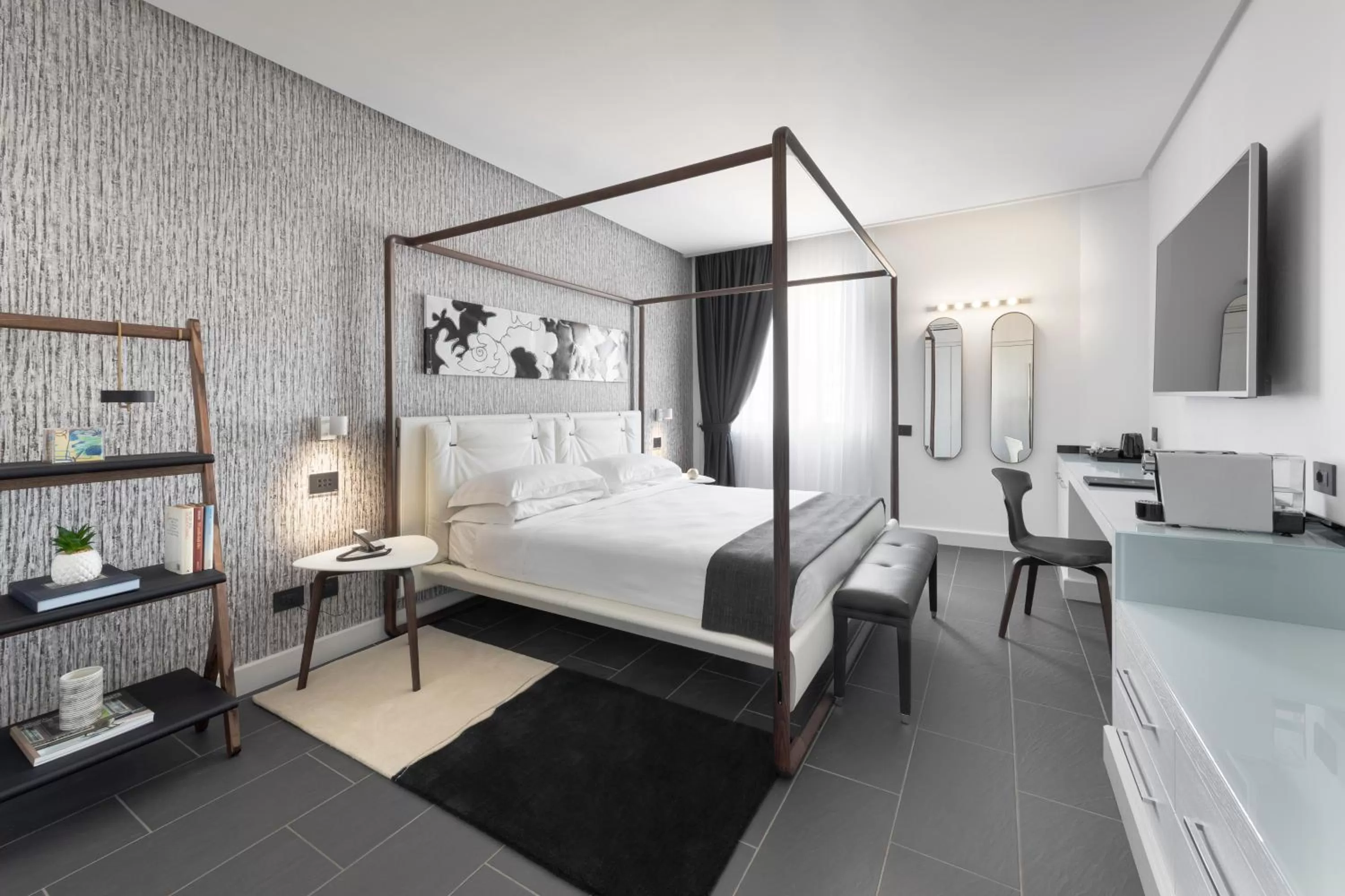 Photo of the whole room, Bed in LHP Napoli Palace & SPA