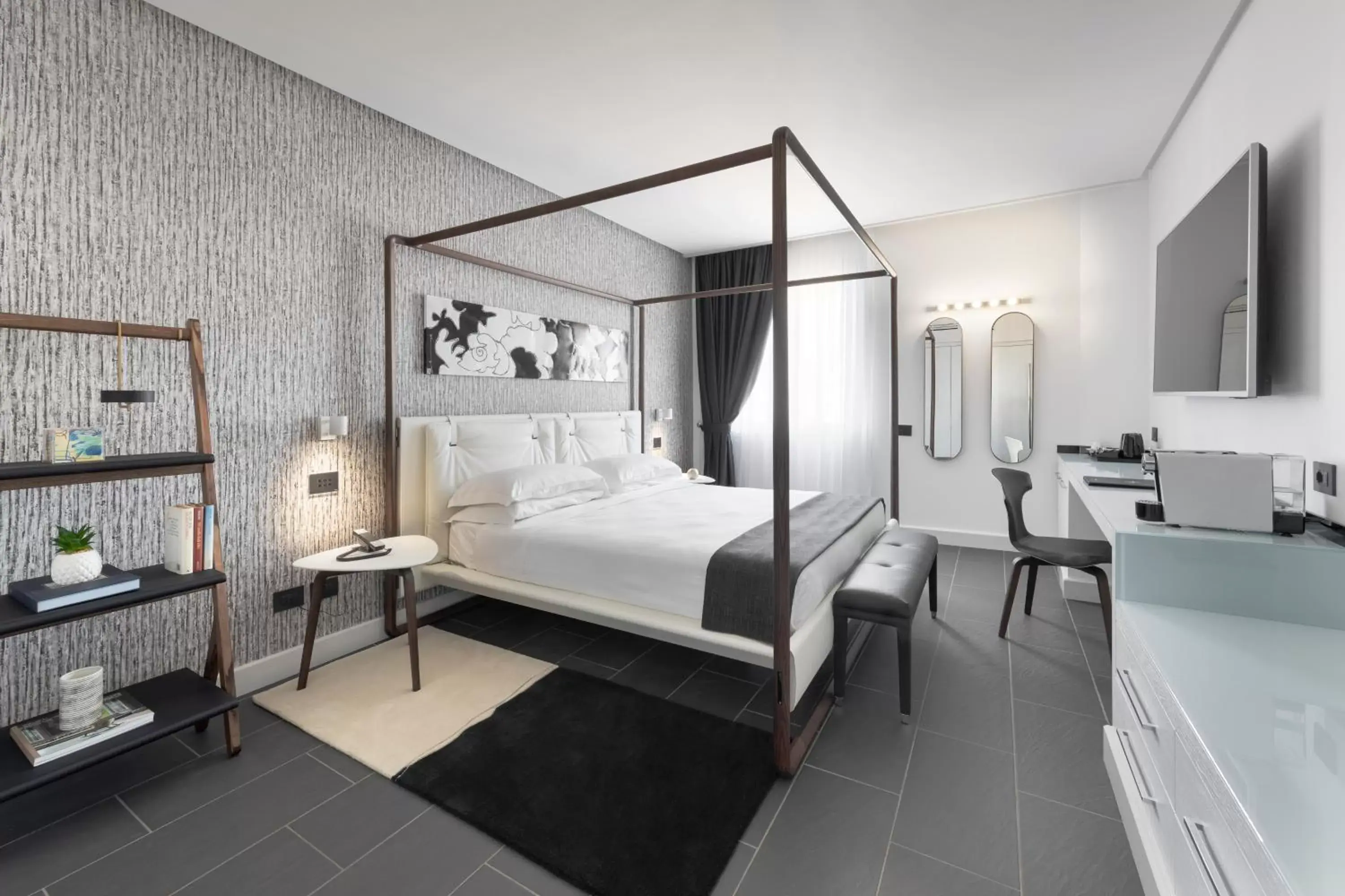 Photo of the whole room, Bed in LHP Napoli Palace & SPA Photo of the whole room, Bed in LHP Napoli Palace & SPA