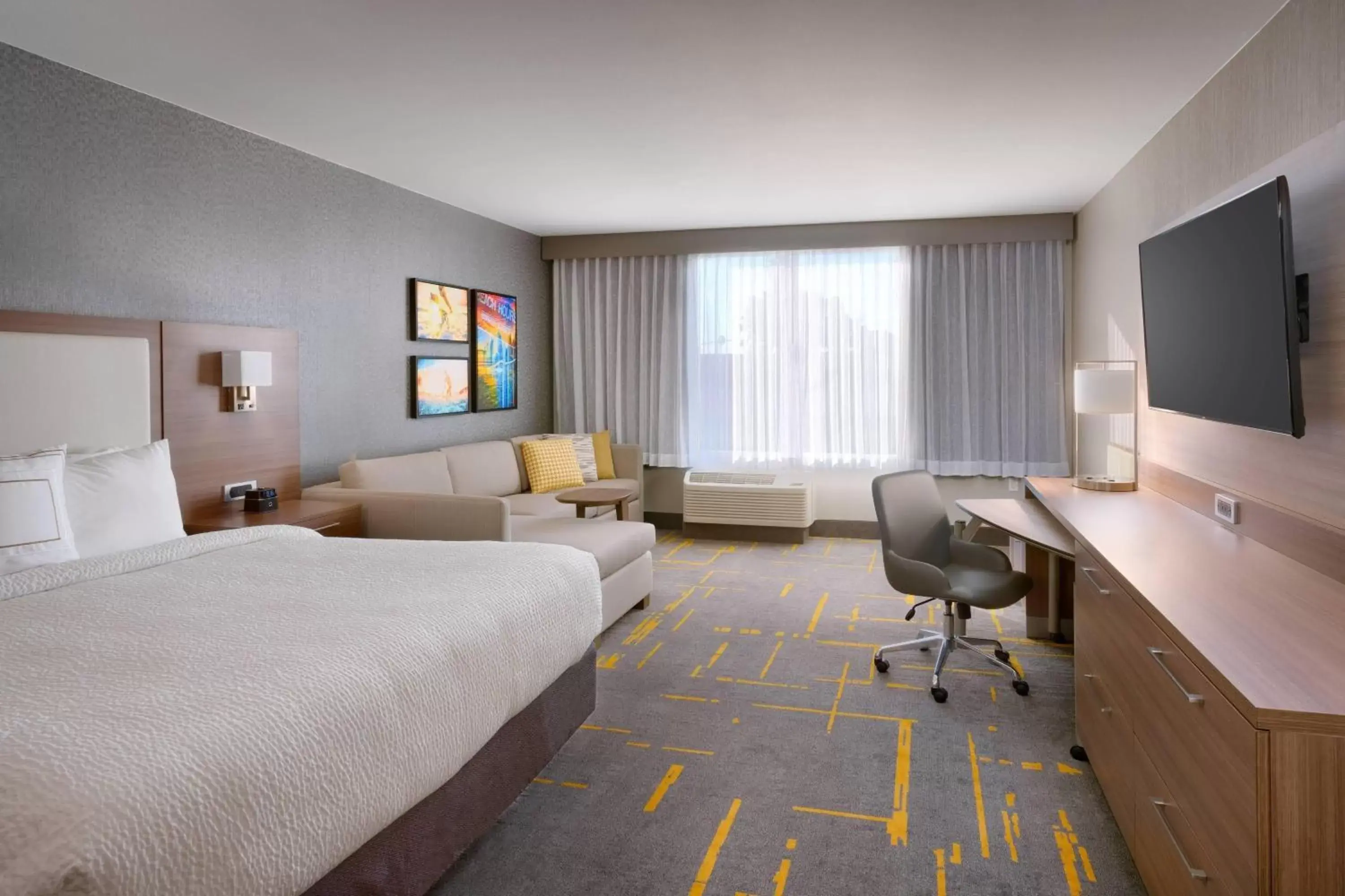 Photo of the whole room, TV/Entertainment Center in TownePlace Suites by Marriott Los Angeles LAX/Hawthorne