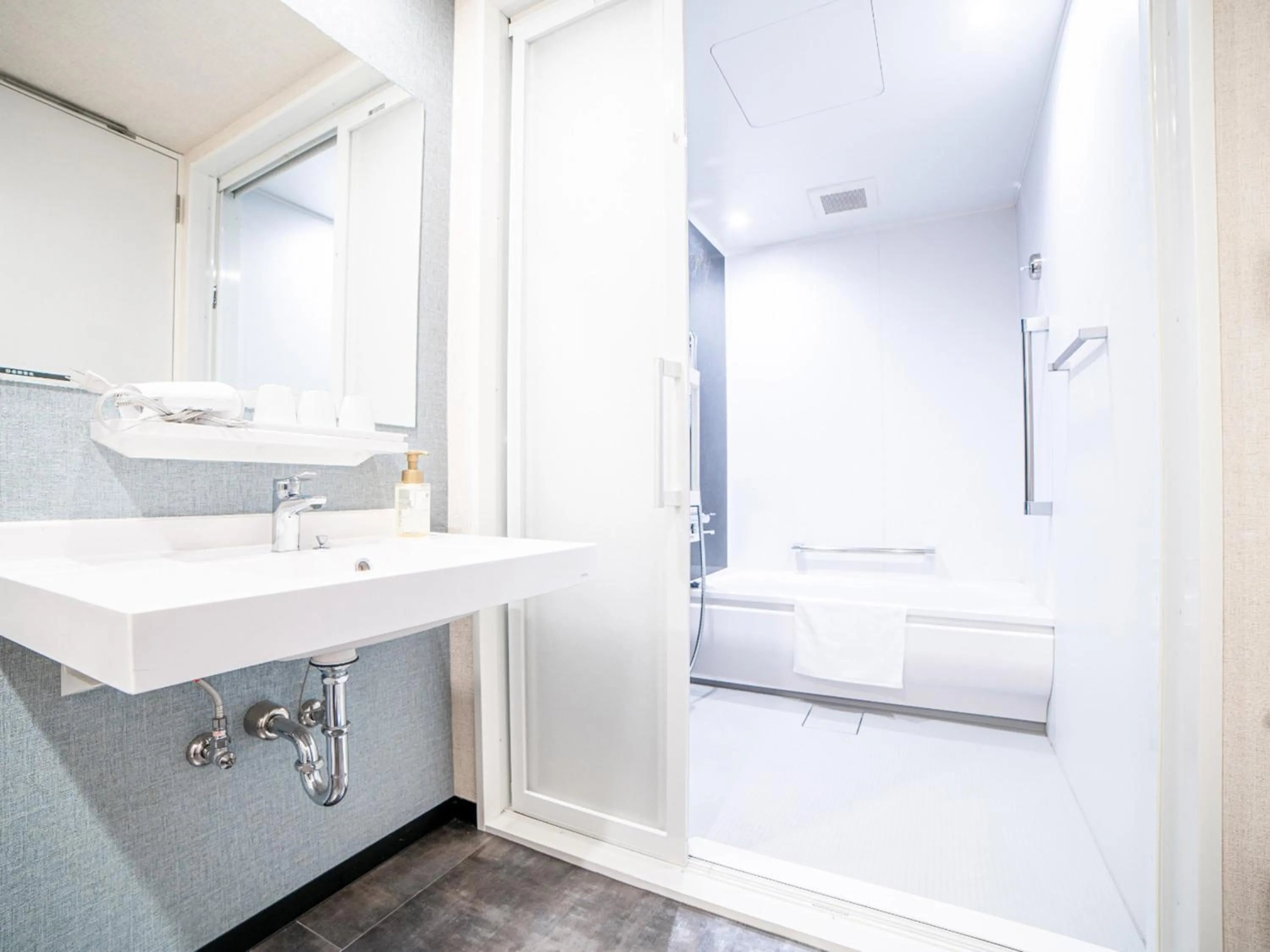 Shower in Henn na Hotel Tokyo Asakusabashi