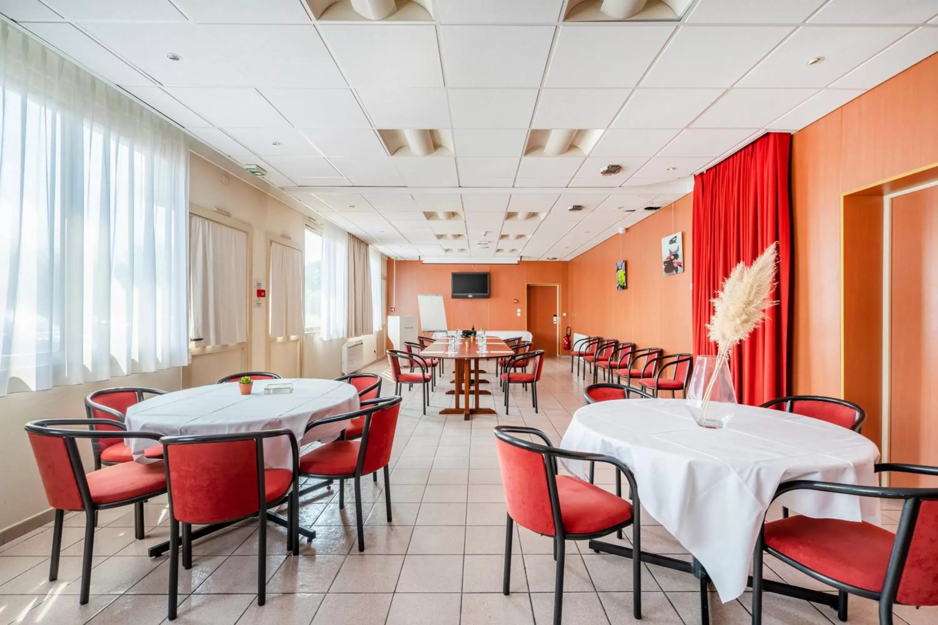Meeting/conference room, Restaurant/Places to Eat in Cit Hotel LA PYRAMIDE
