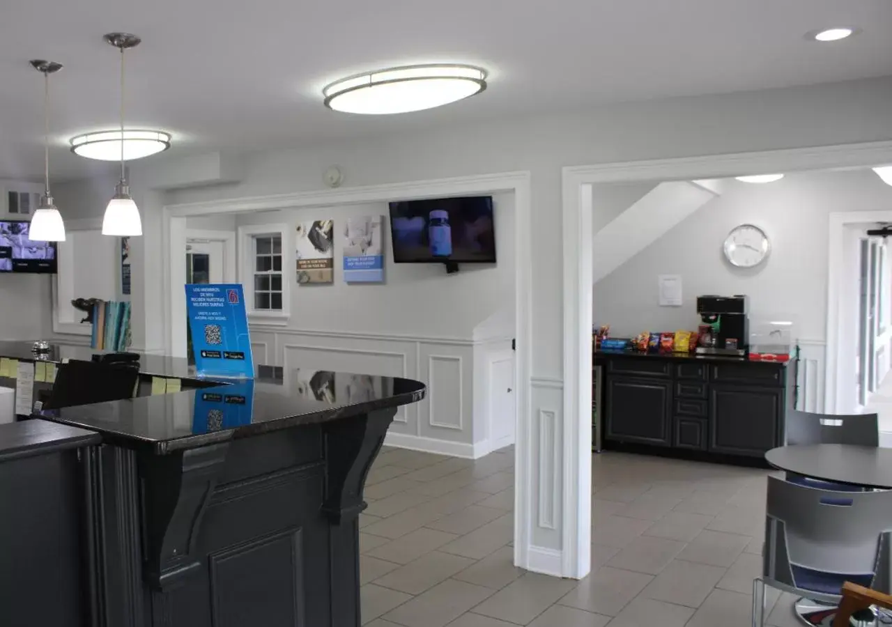 Lobby or reception in Studio 6 Suites Chattanooga TN Lookout Mtn. Lobby or reception in Studio 6 Suites Chattanooga TN Lookout Mtn.