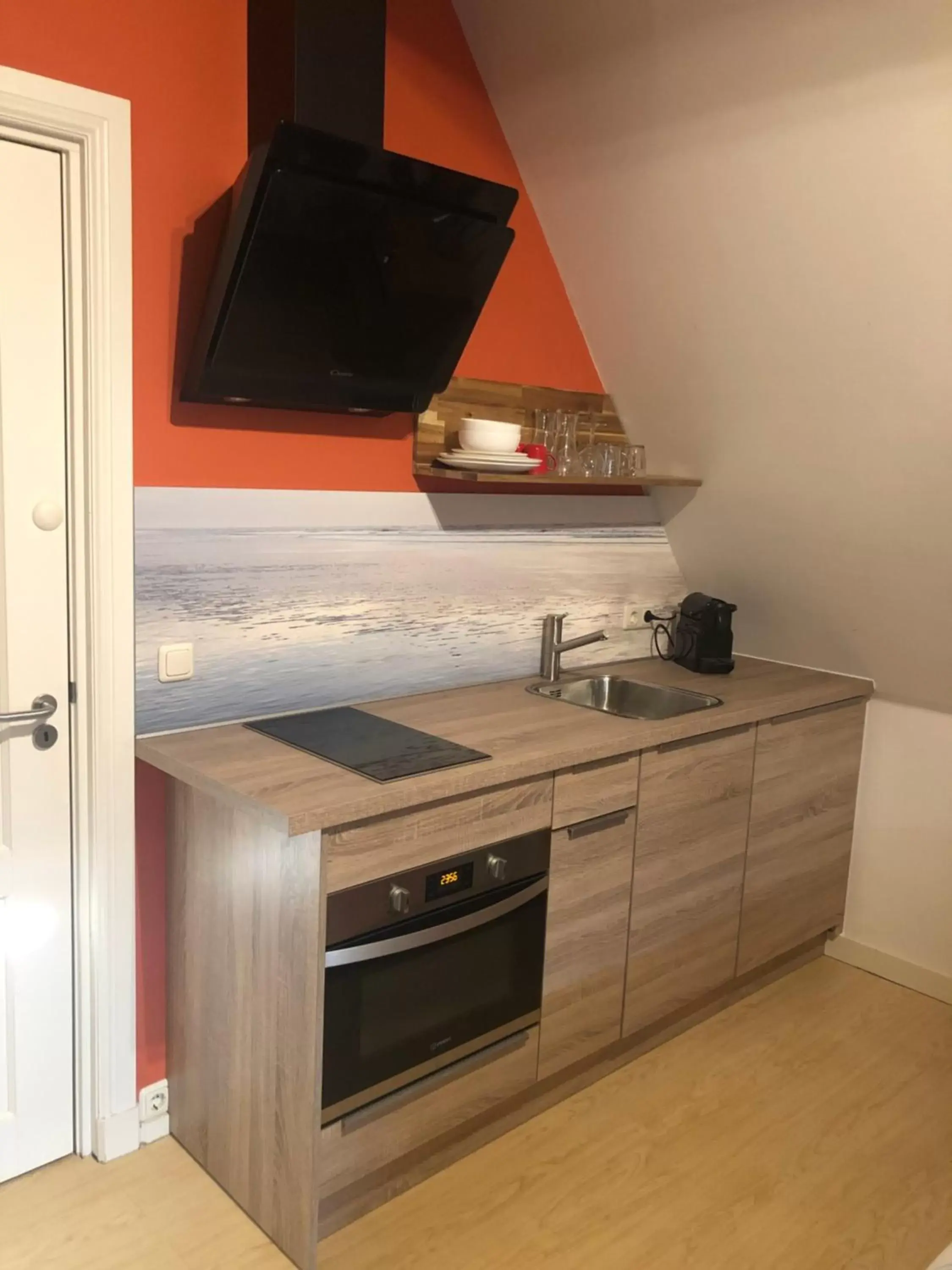 Kitchen or kitchenette in B&B Idylle aan Zee incl 2 Wellnessstudios