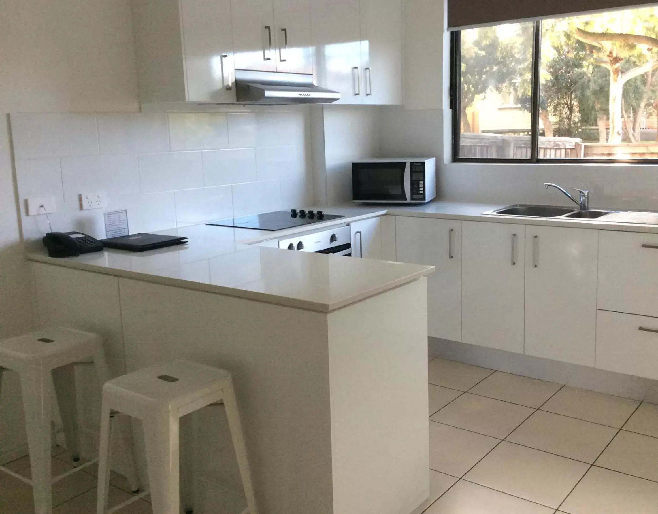 Kitchen or kitchenette, Kitchen/Kitchenette in BEST WESTERN Geelong Motor Inn & Serviced Apartments