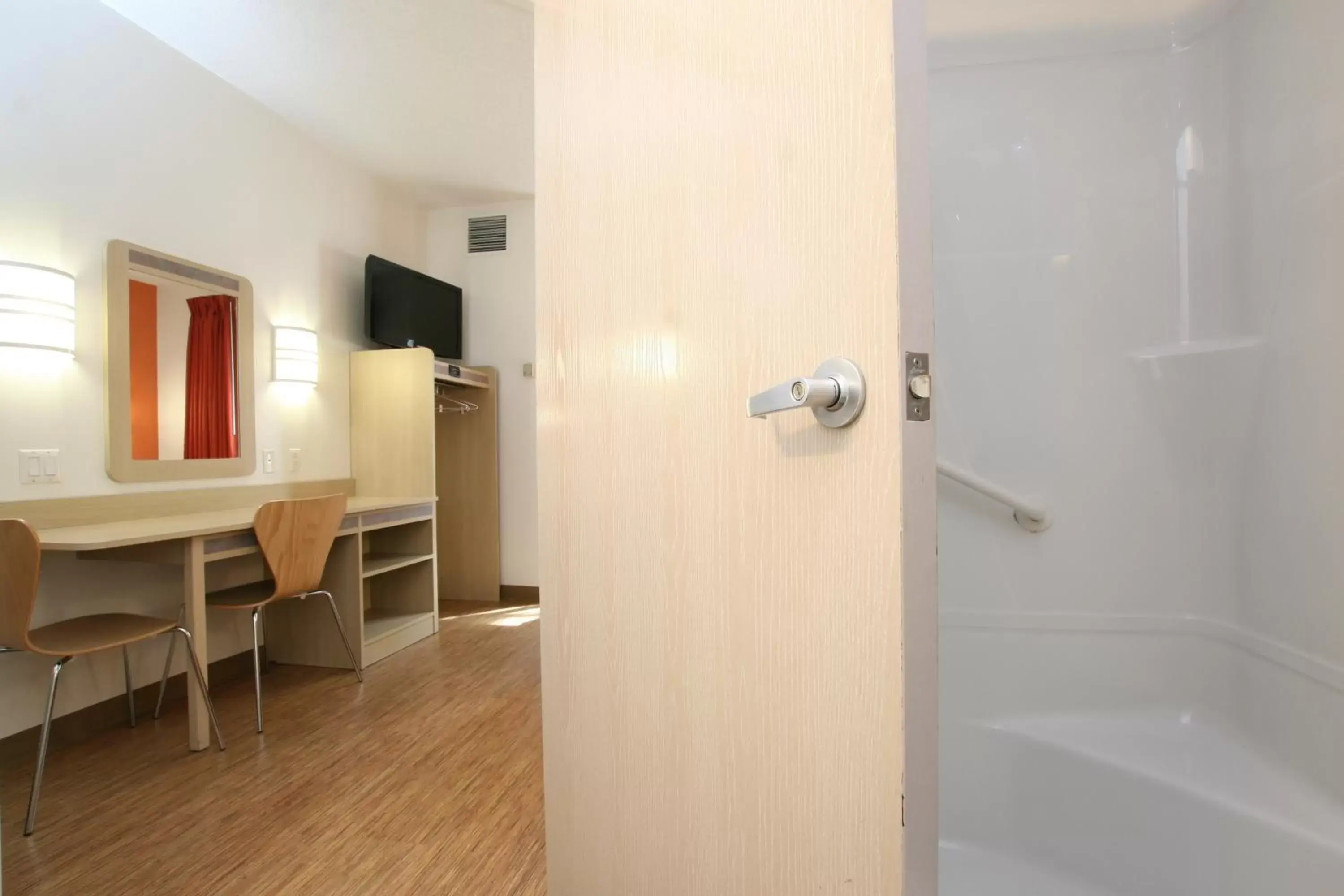 Bedroom, Bathroom in Motel 6-Colchester, VT - Burlington