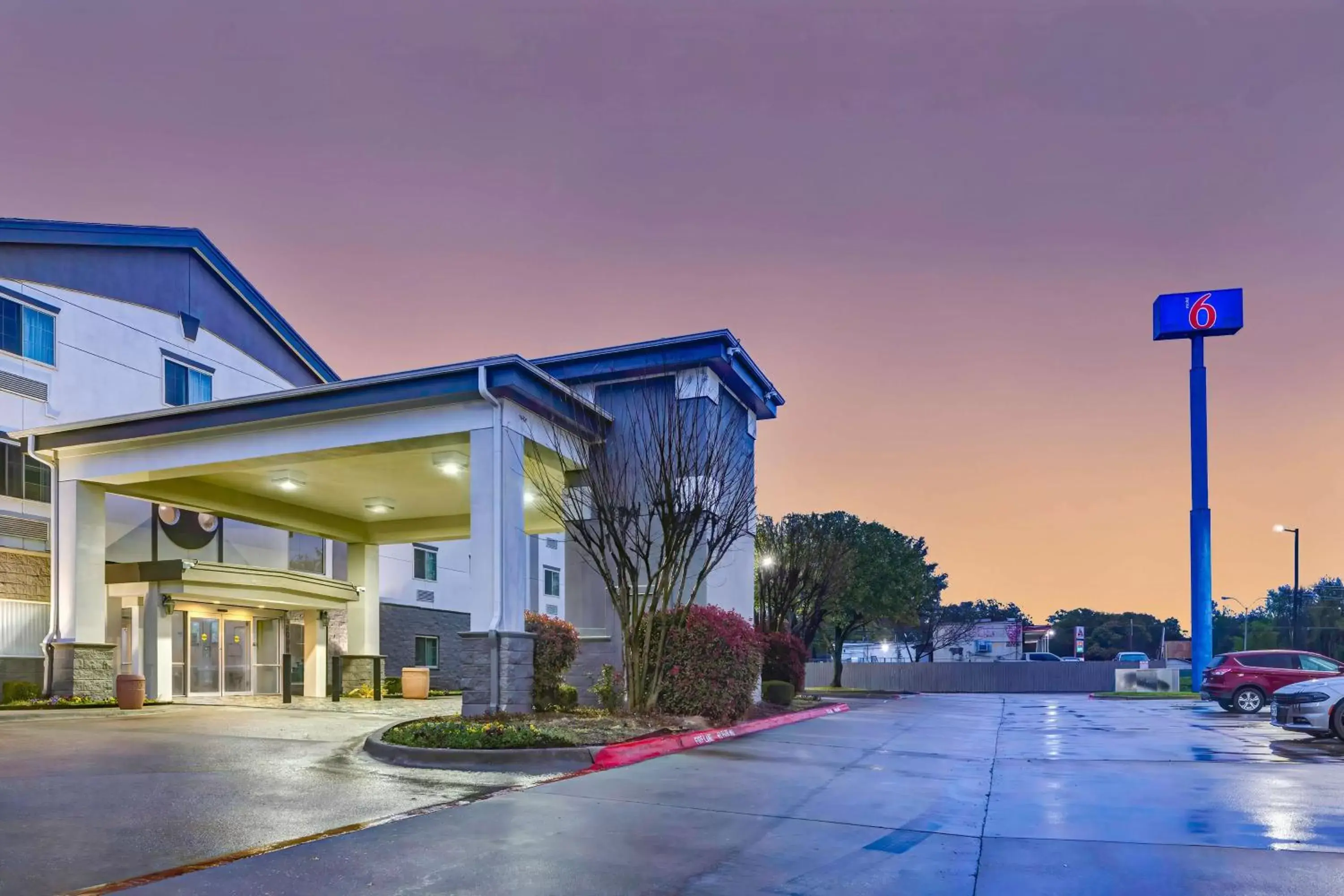 Property Building in Motel 6-Mesquite, TX - Balch Springs