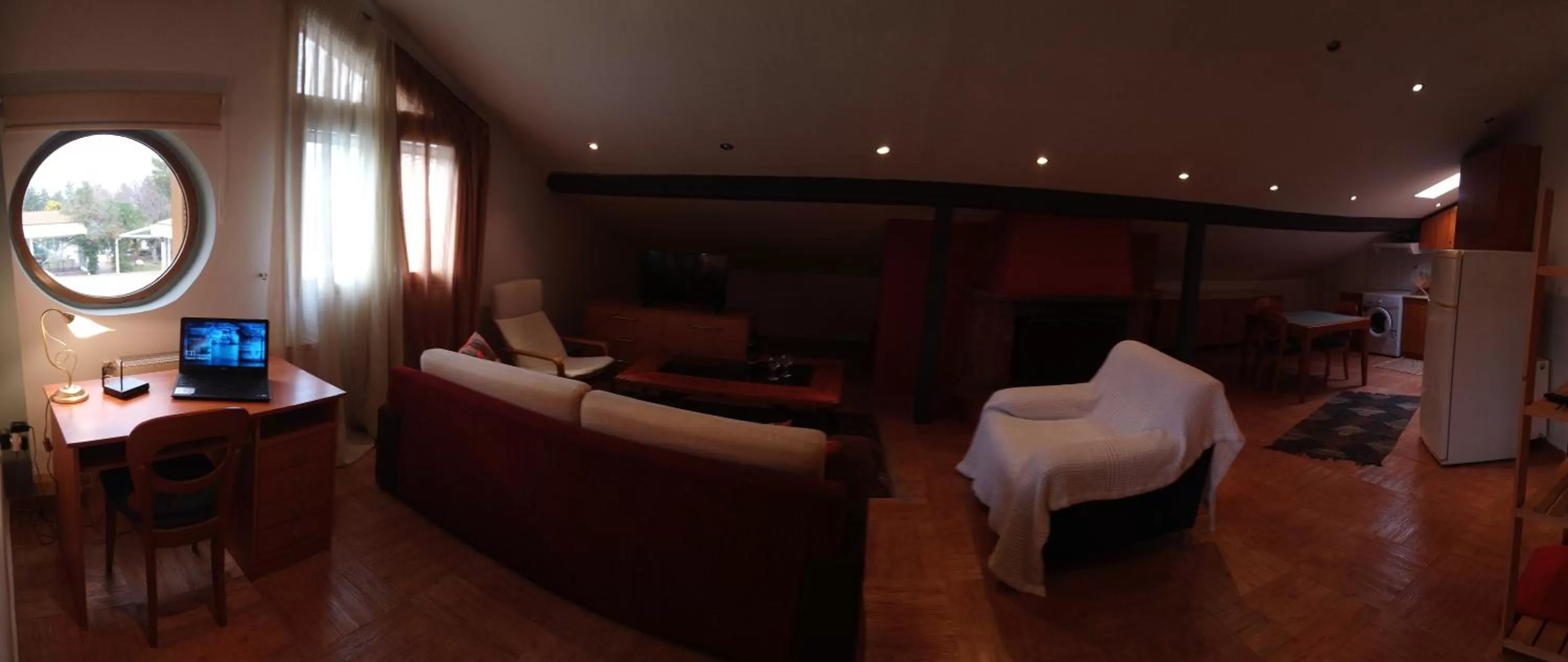 Living room, Bed in Four Seasons Hotel