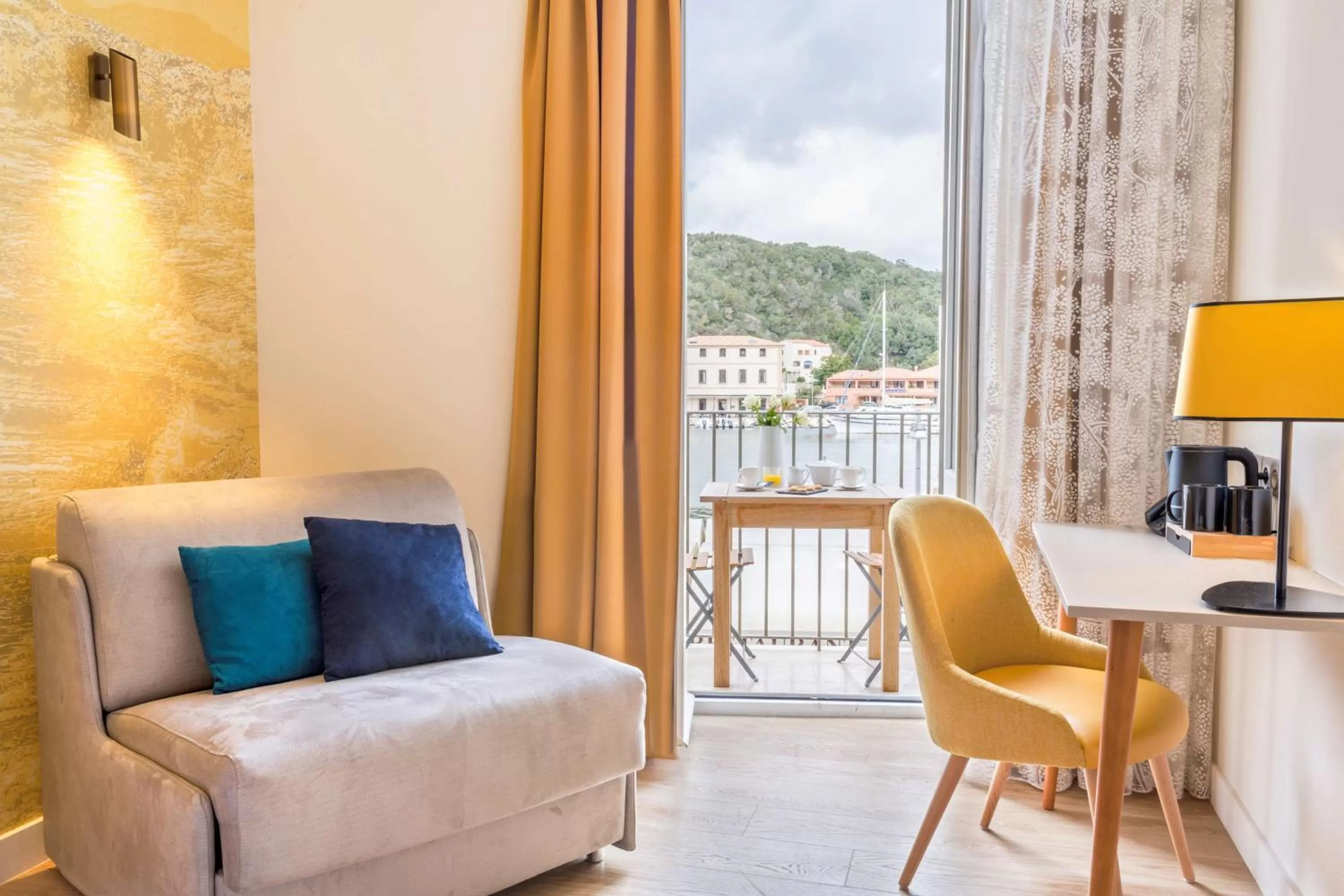 Photo of the whole room in Best Western Hotel du Roy d'Aragon