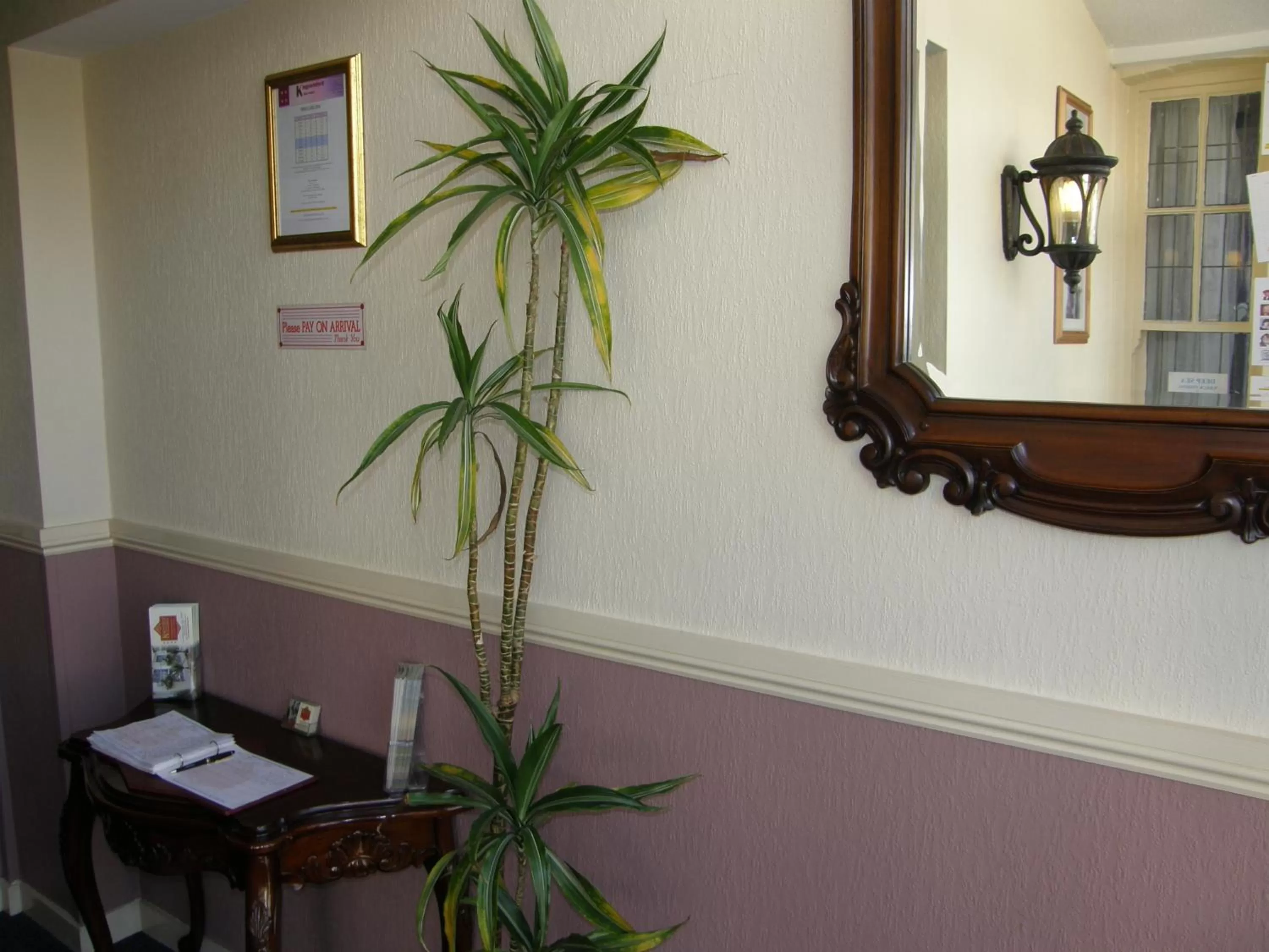 Lobby or reception in Kingswinford Guest House