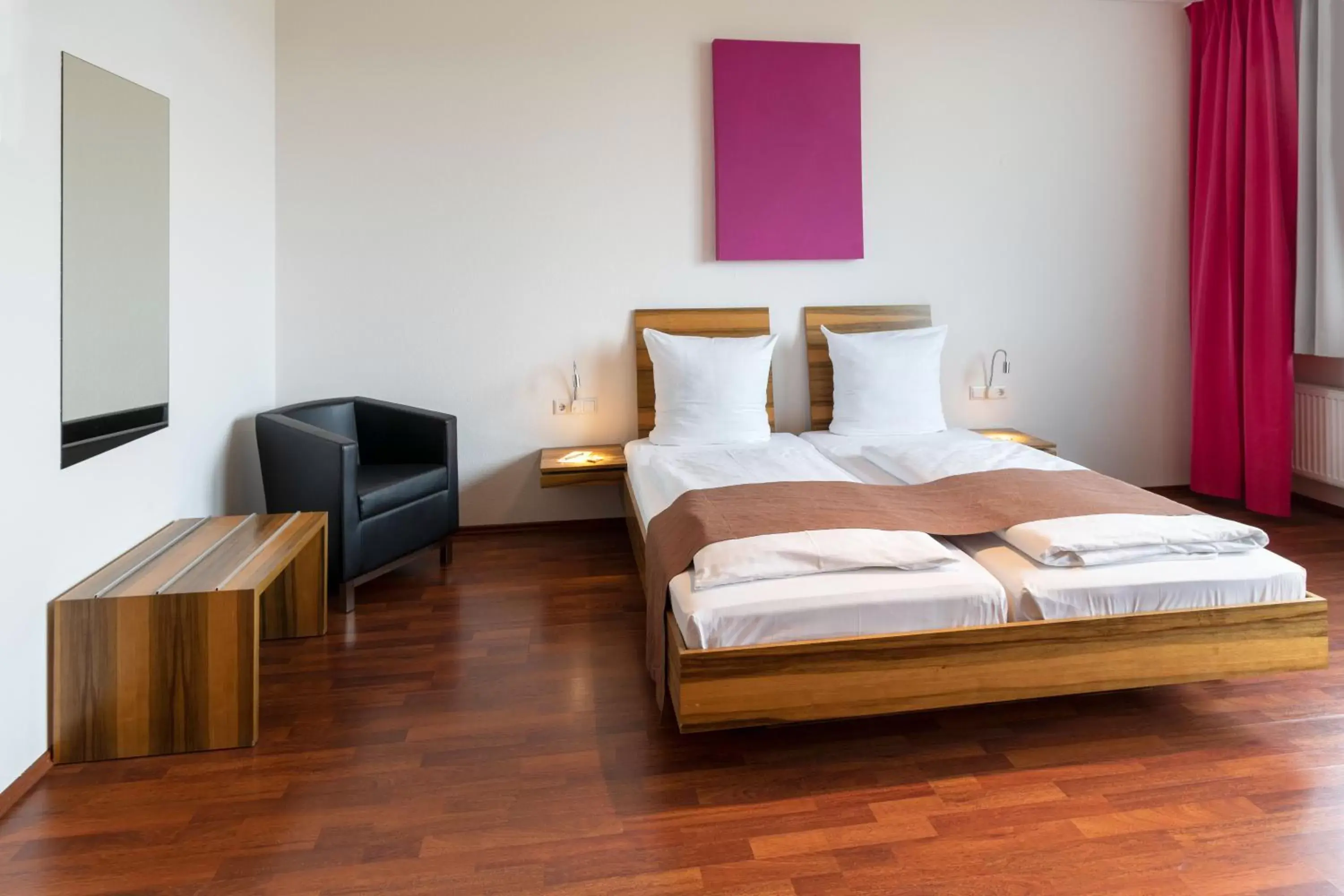 Photo of the whole room, Bed in AMH Airport-Messe-Hotel Stuttgart