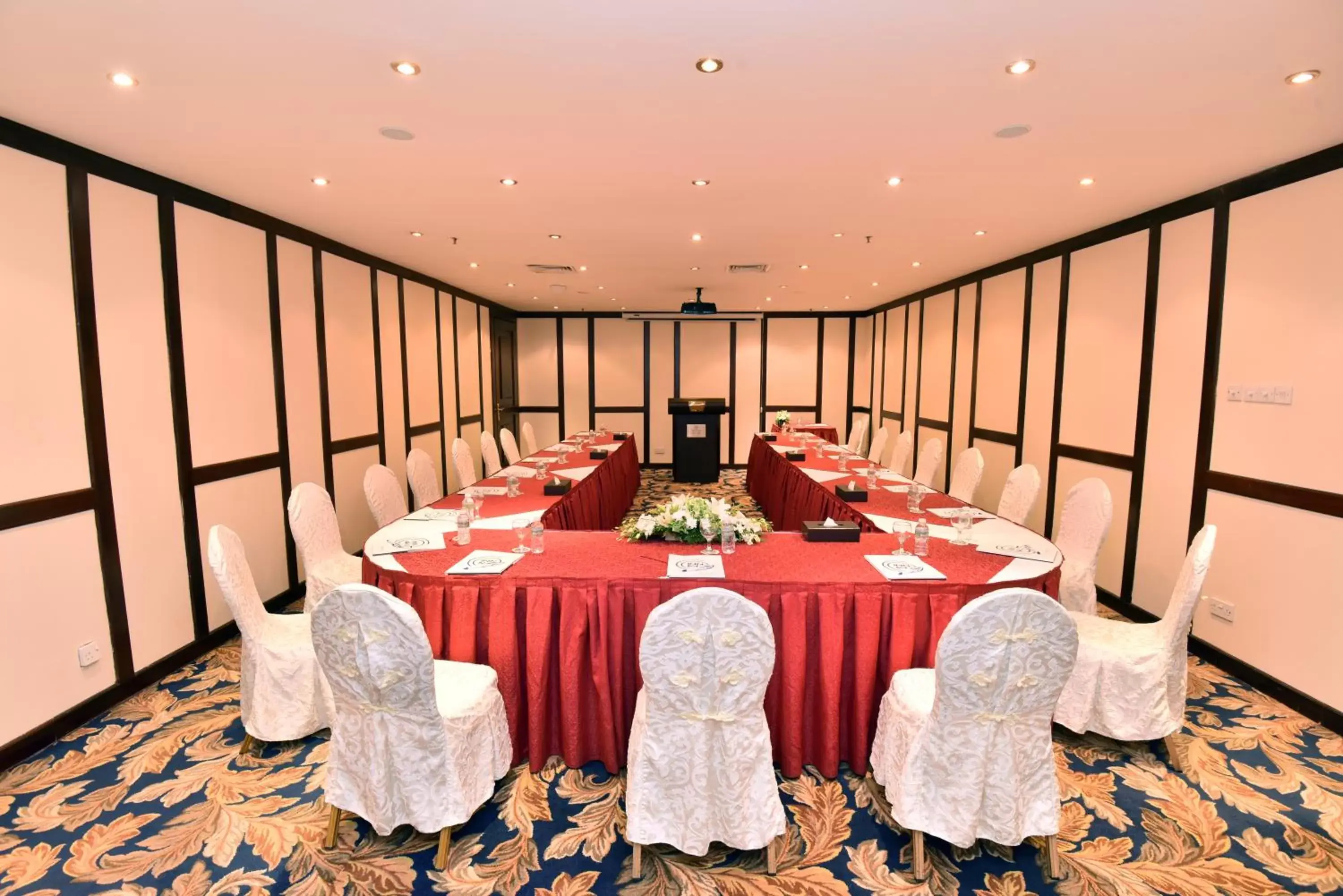 Meeting/conference room, Banquet Facilities in Inn & Go Kuwait Plaza