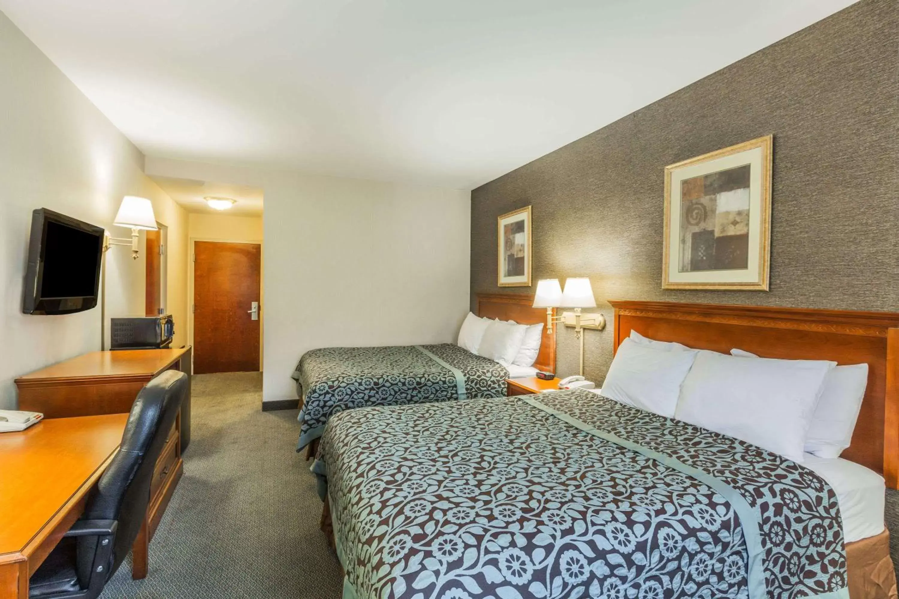 Photo of the whole room, Bed in Days Inn by Wyndham Budd Lake