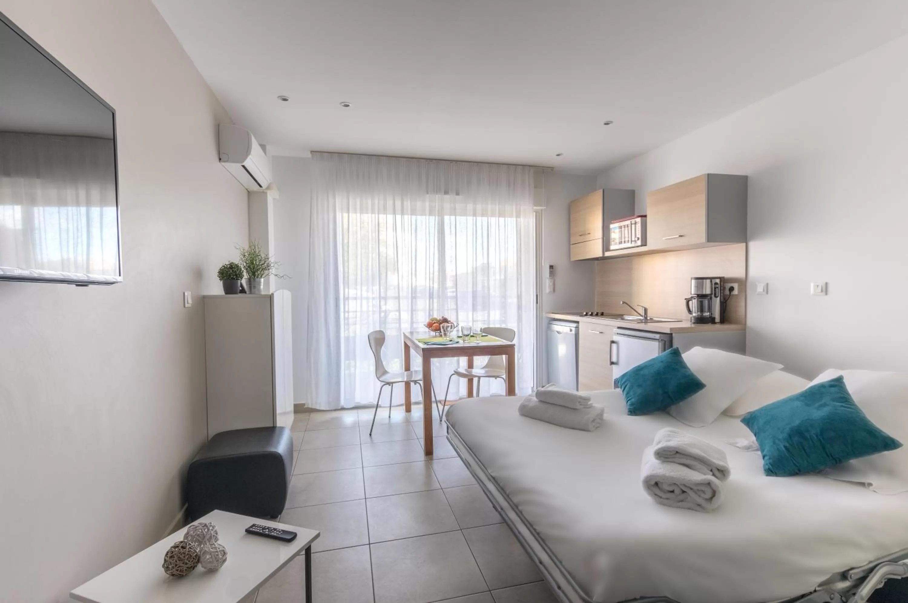 Photo of the whole room, Bed in Résidence Thalacap