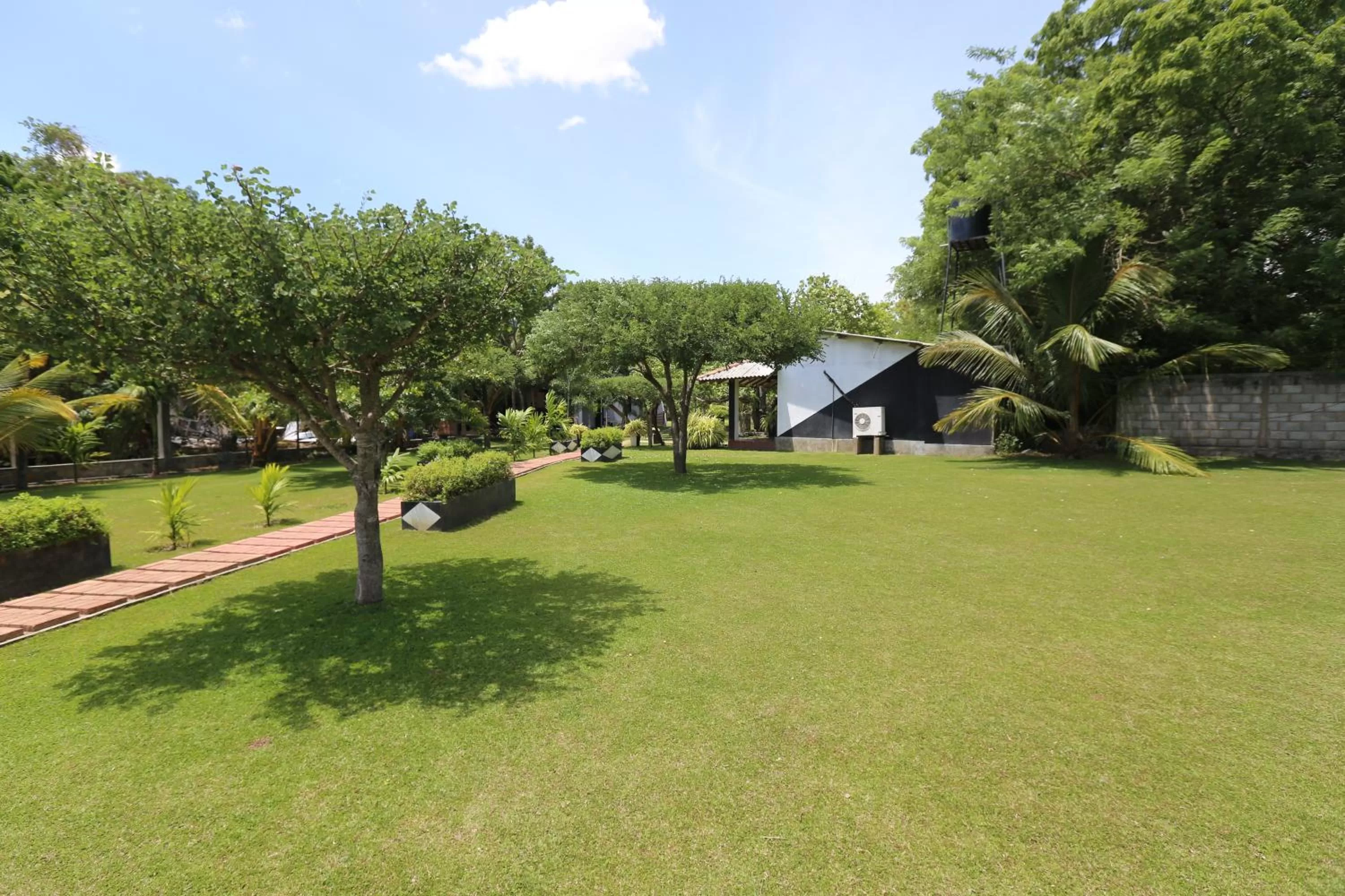 Facade/entrance in Eco Hotel Black & White - Anuradhapura
