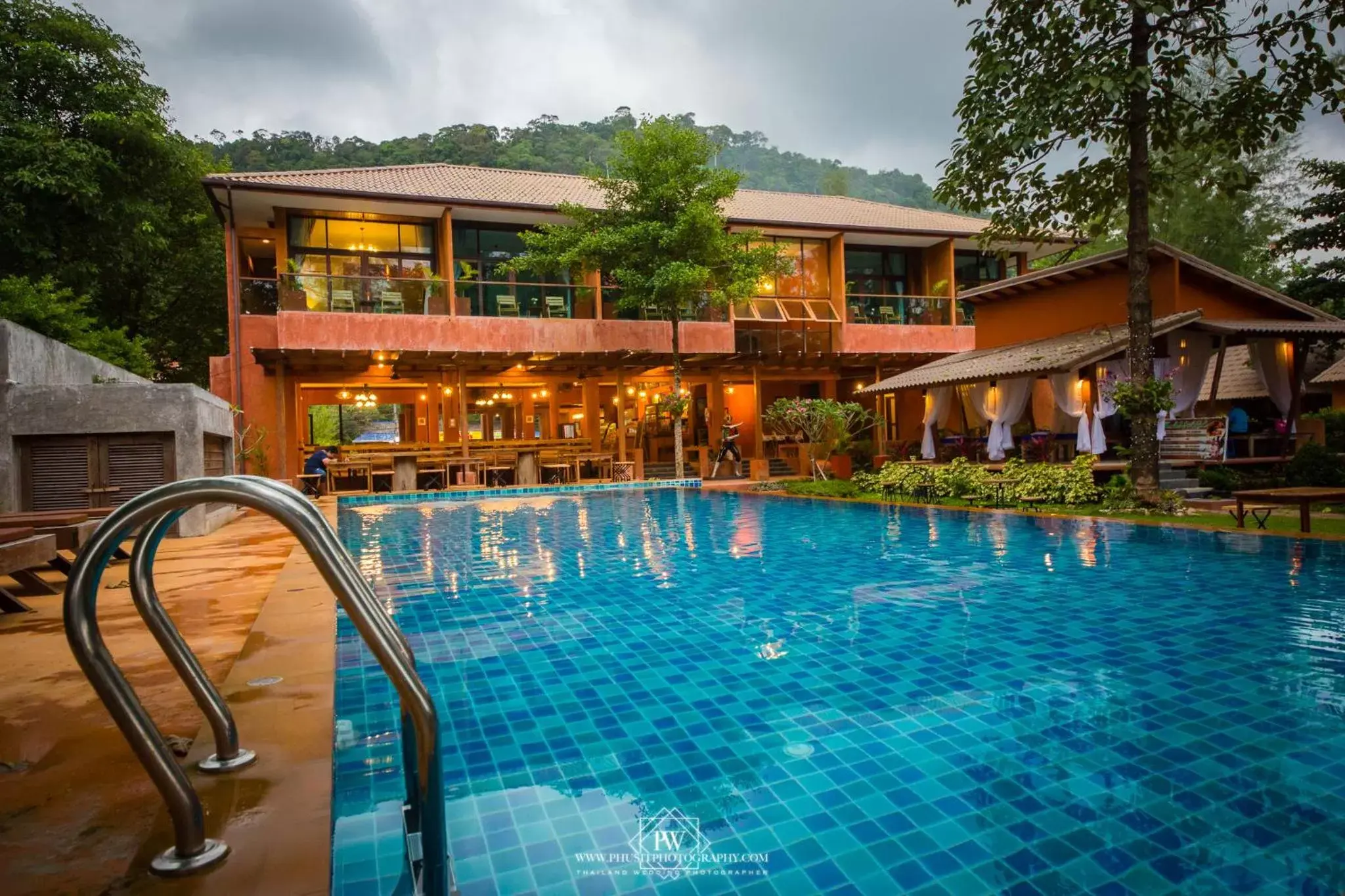 Swimming Pool in Flora I Talay