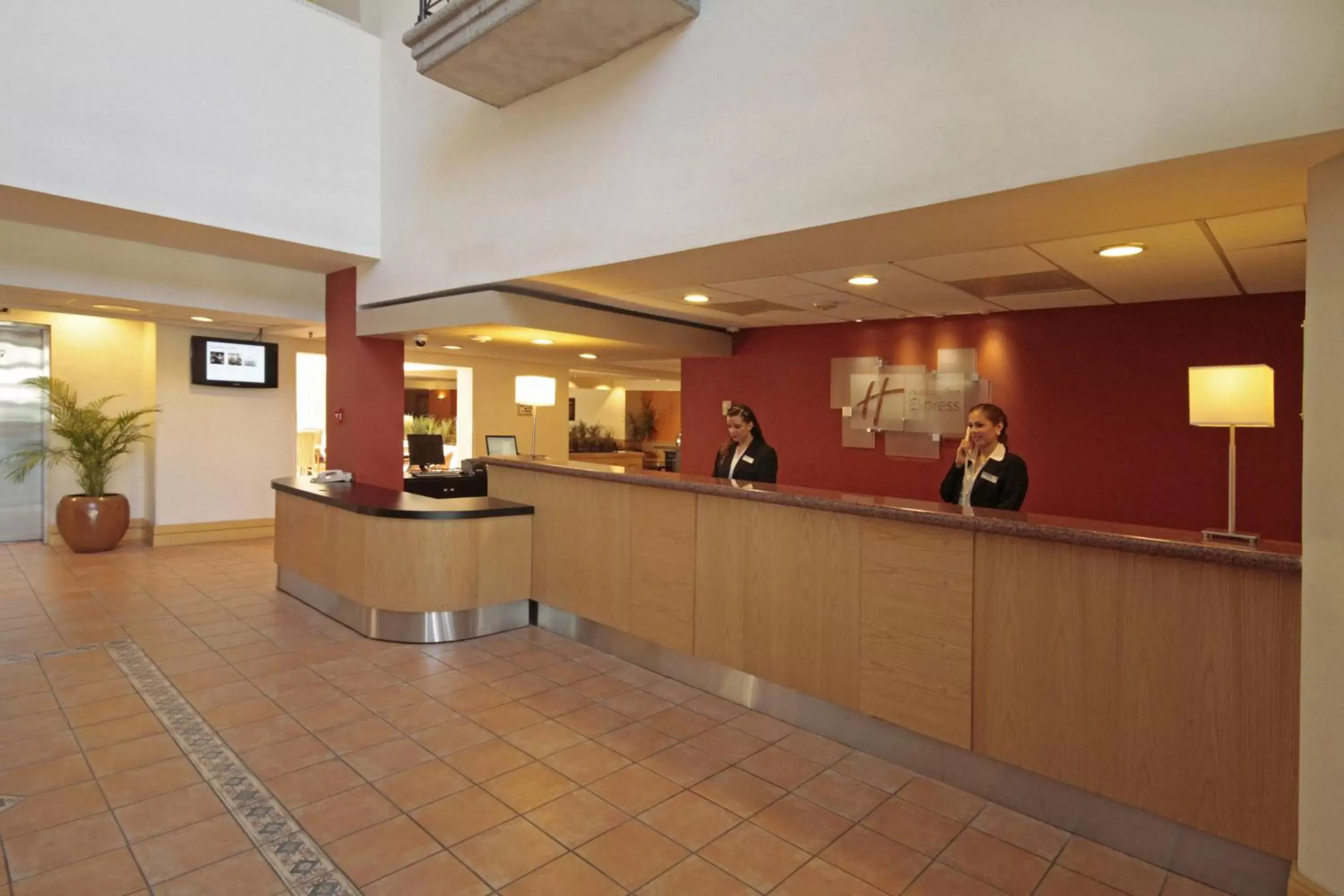 Lobby or reception, Lobby/Reception in Holiday Inn Express - Monterrey - Tecnologico, an IHG Hotel