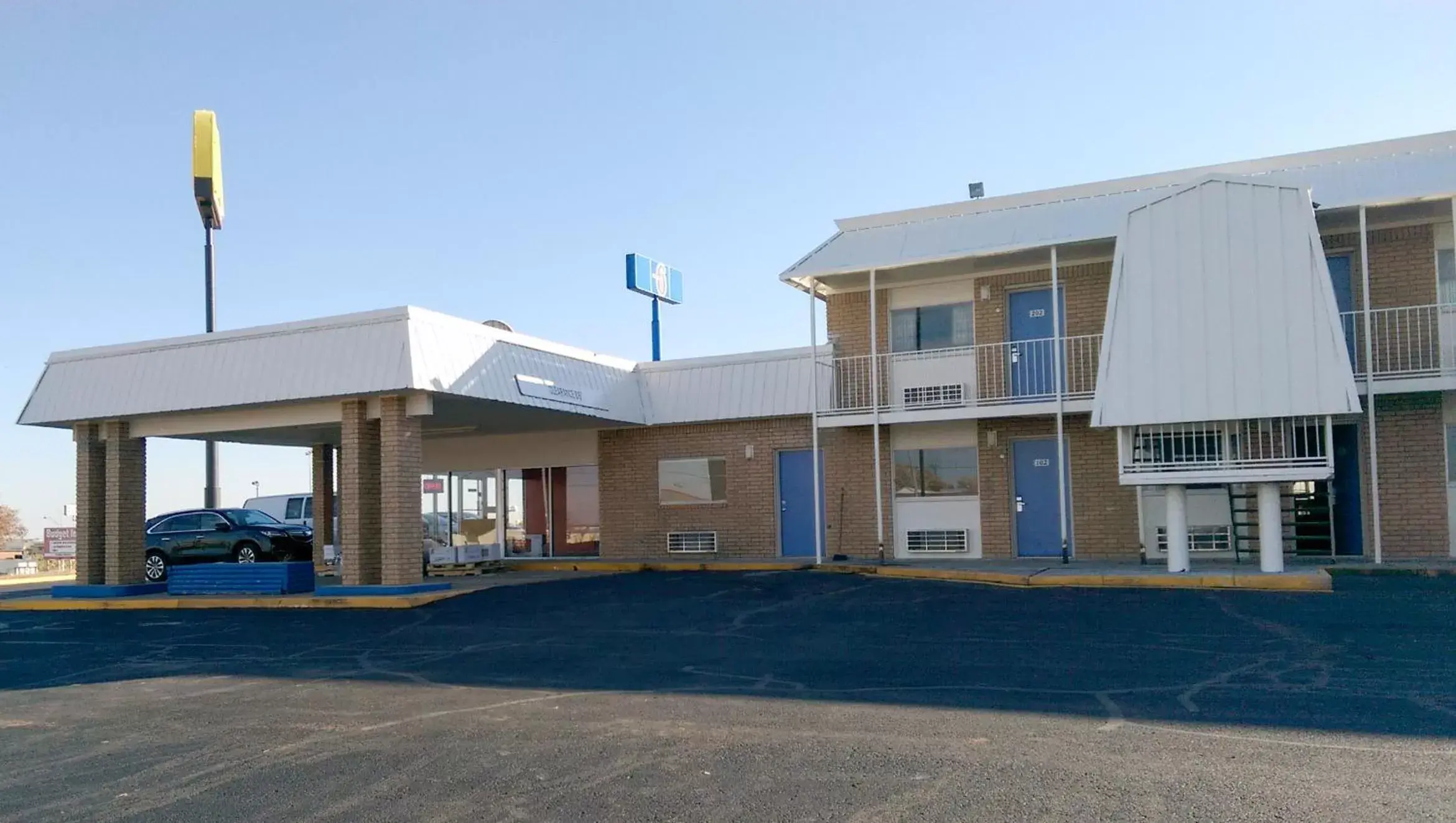 Facade/entrance, Property Building in Motel 6-Clinton, OK