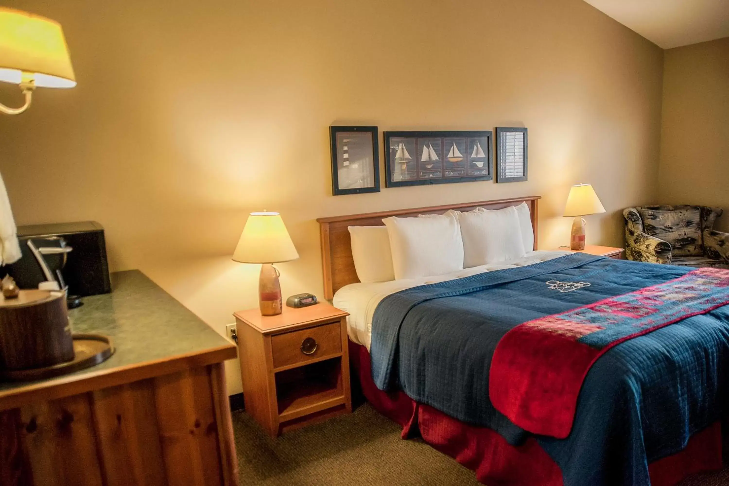 Bedroom, Bed in Stoney Creek Hotel Peoria