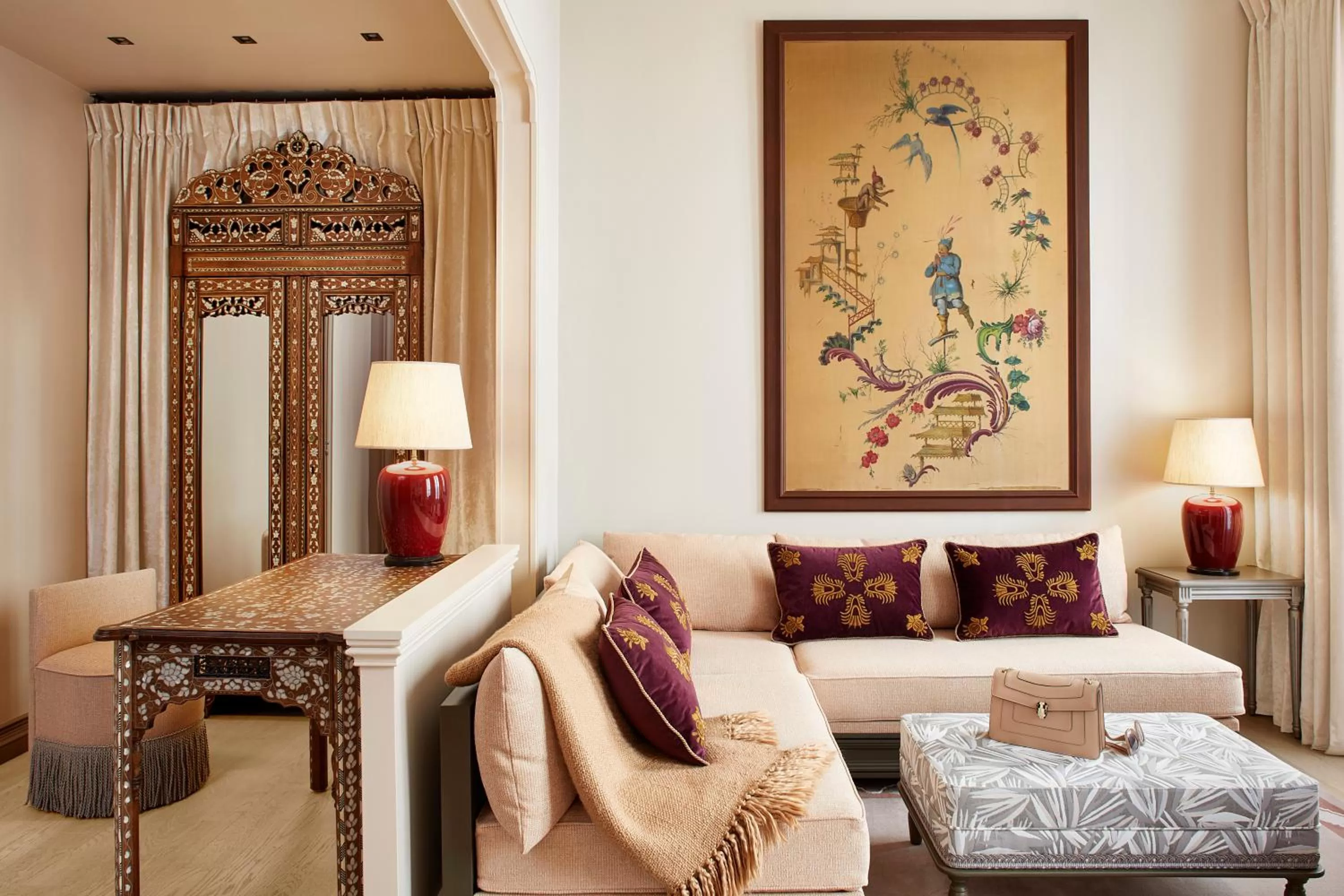 Living room, Bed in Hotel de Montesquieu