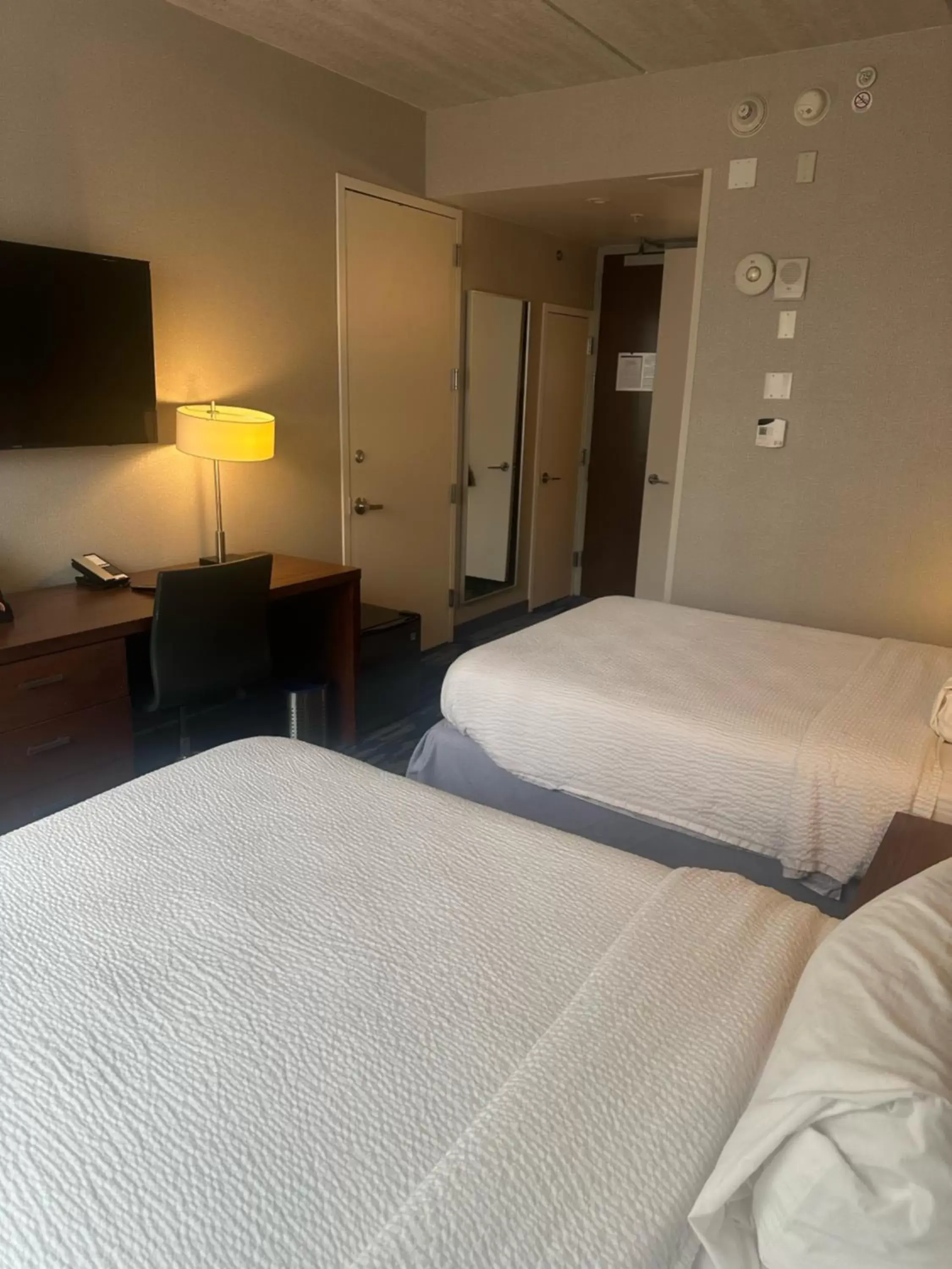 Bed in Fairfield Inn & Suites By Marriott New York Brooklyn