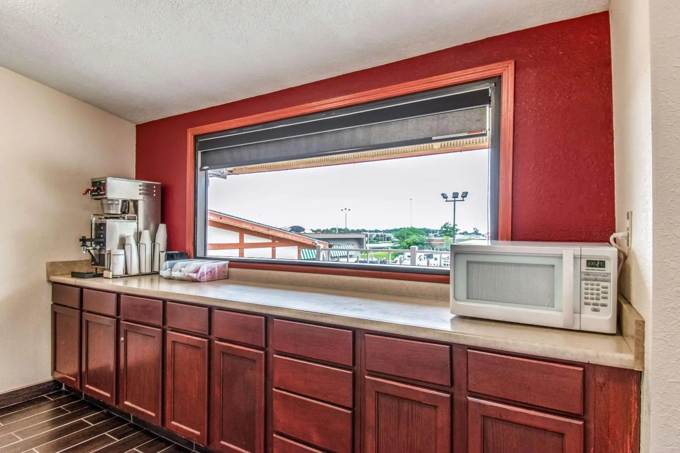 Restaurant/places to eat, Kitchen/Kitchenette in Rodeway Inn Restaurant/places to eat, Kitchen/Kitchenette in Rodeway Inn