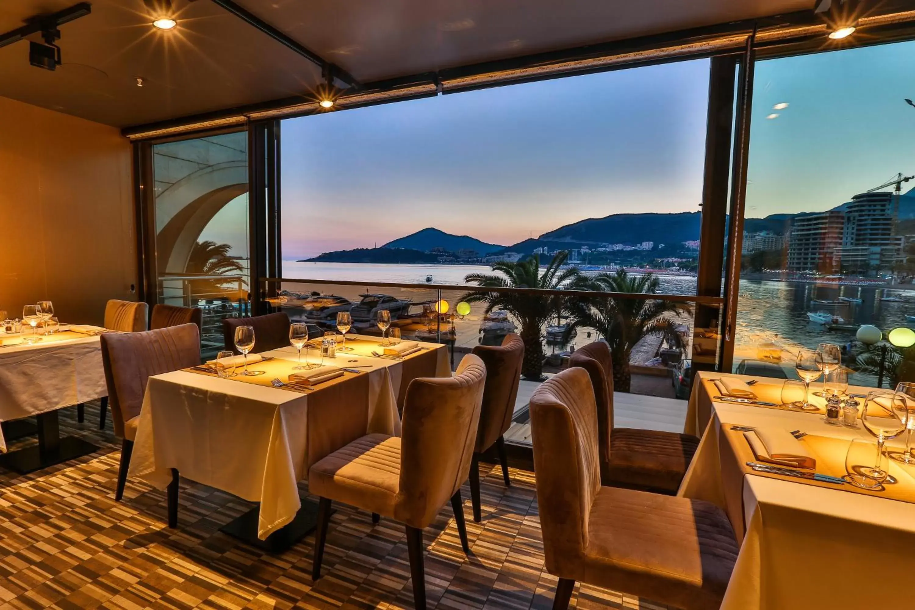 Restaurant/places to eat in Hotel Zeta Restaurant/places to eat in Hotel Zeta