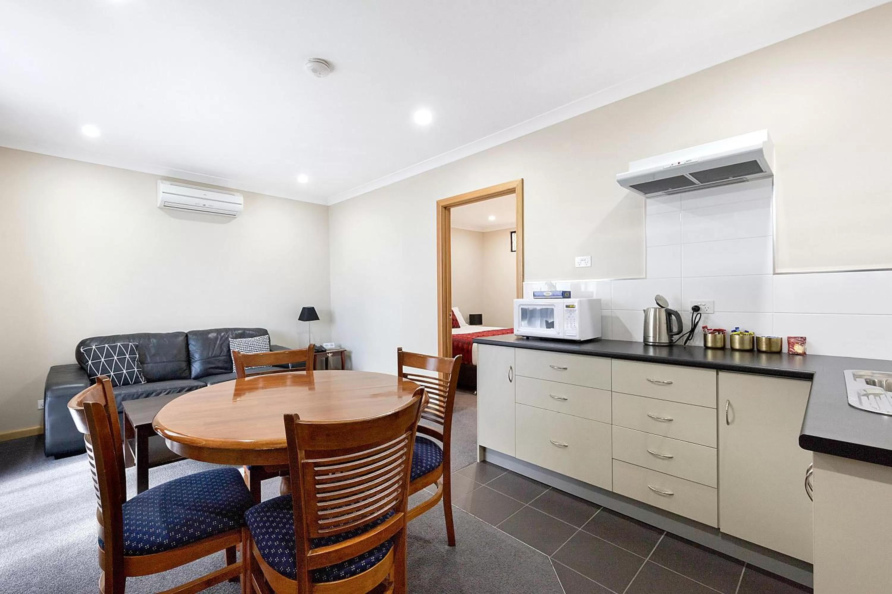Kitchen or kitchenette in Commodore Regent Launceston
