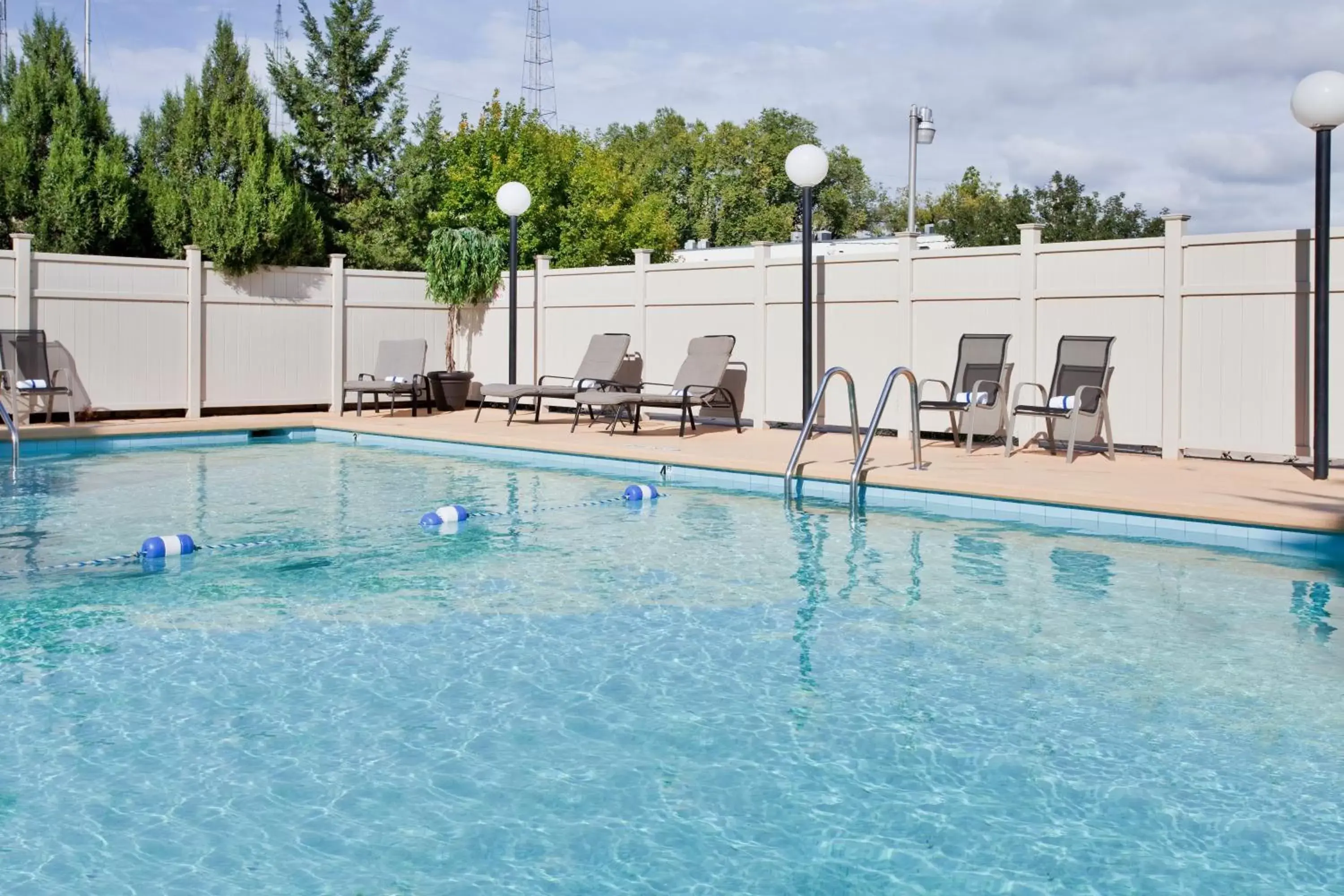 Swimming Pool in Holiday Inn At the Campus, an IHG Hotel