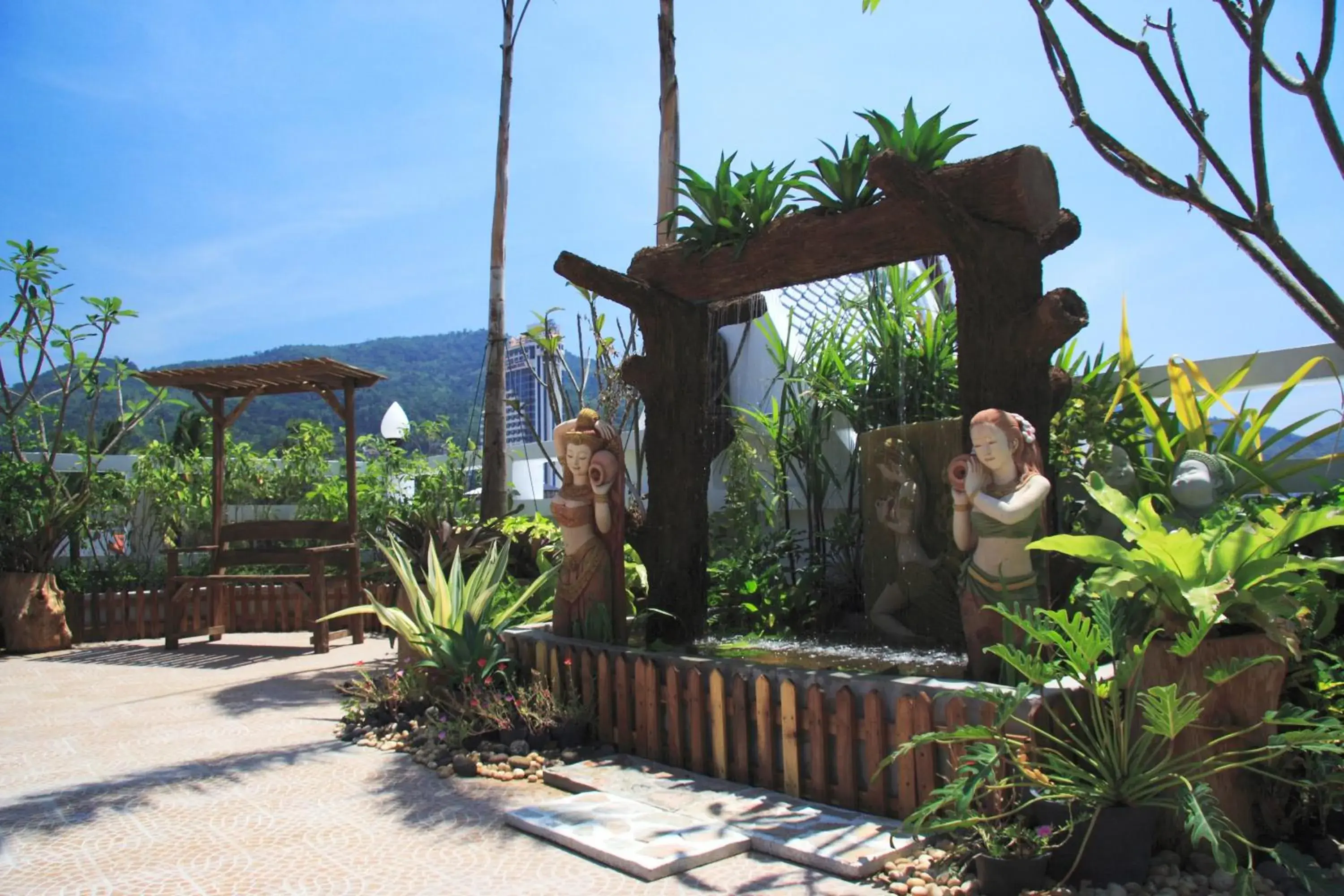 Garden in Rayaburi Hotel, Patong