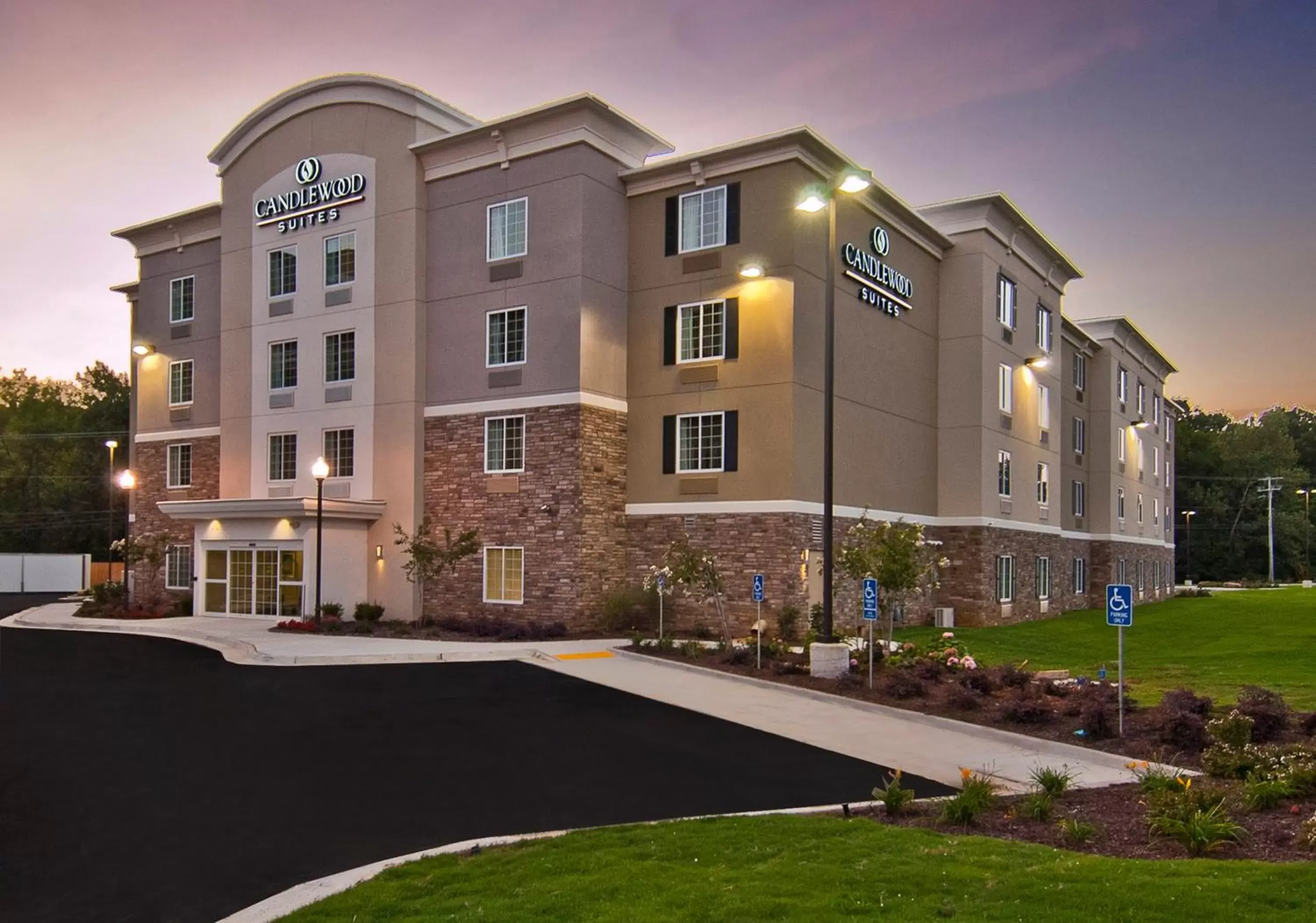 Property Building in Candlewood Suites Tupelo, an IHG Hotel