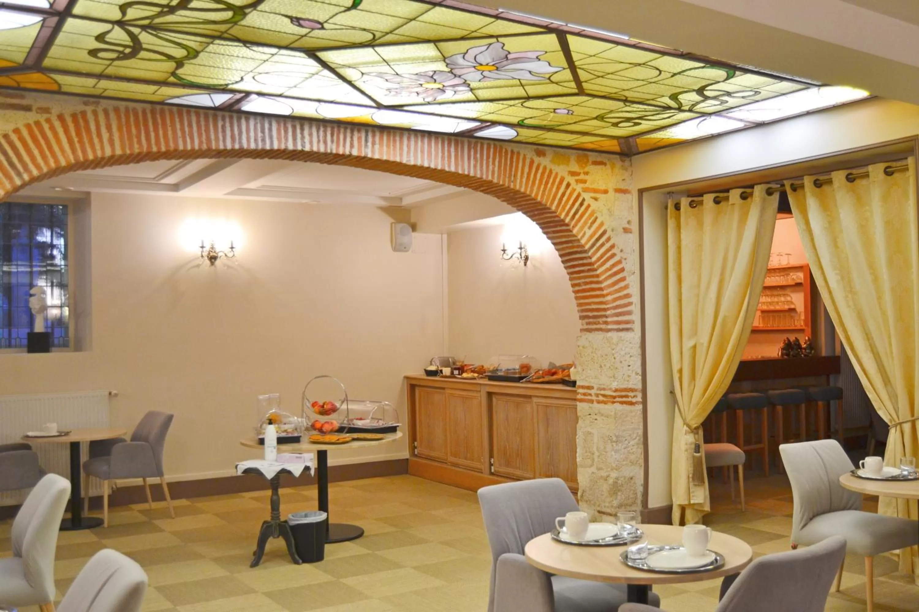 Banquet/Function facilities in Logis Hotels - Château Saint Marcel