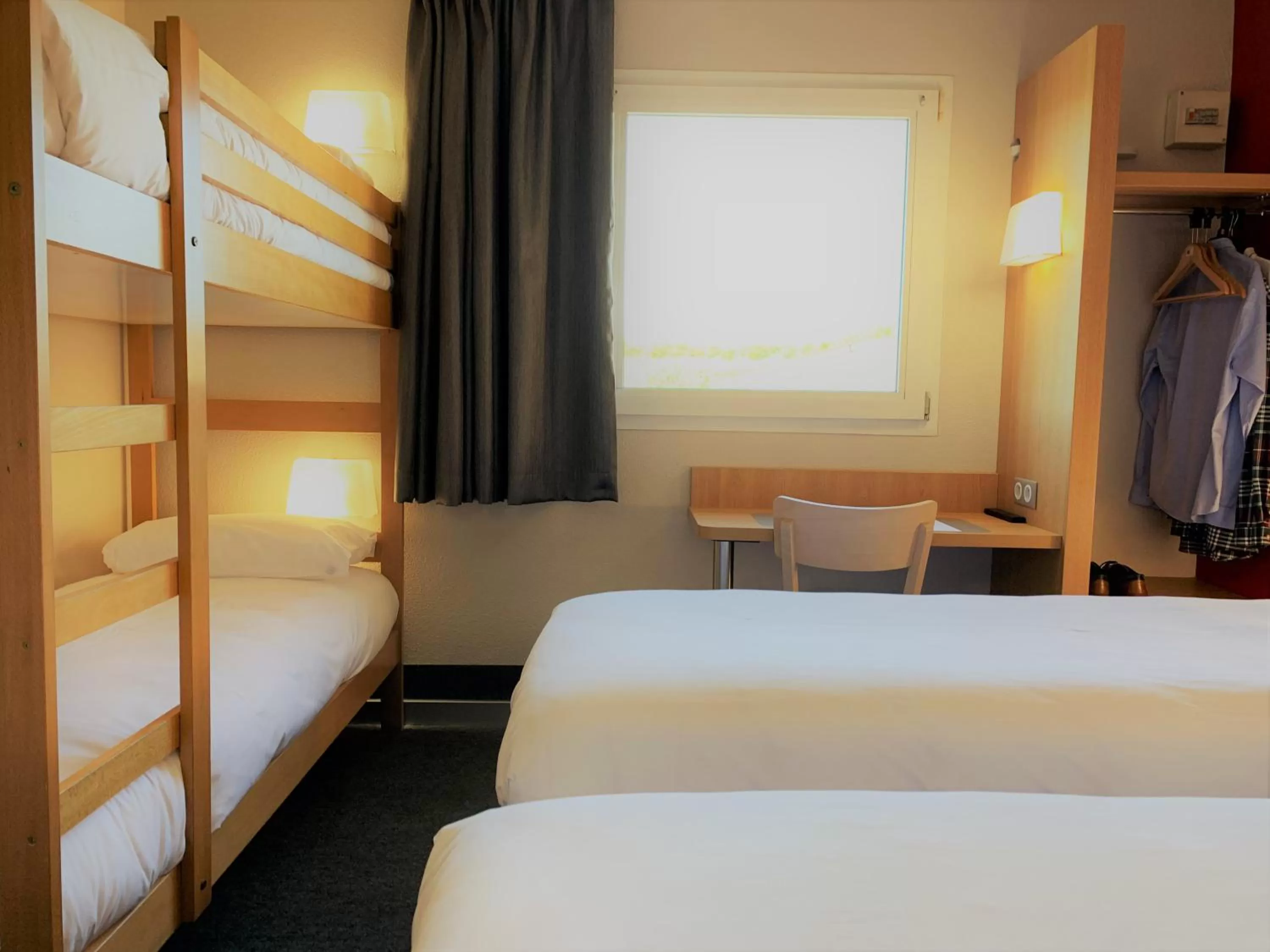 Photo of the whole room, Bed in Kyriad Direct Clermont Ferrand Nord Gerzat
