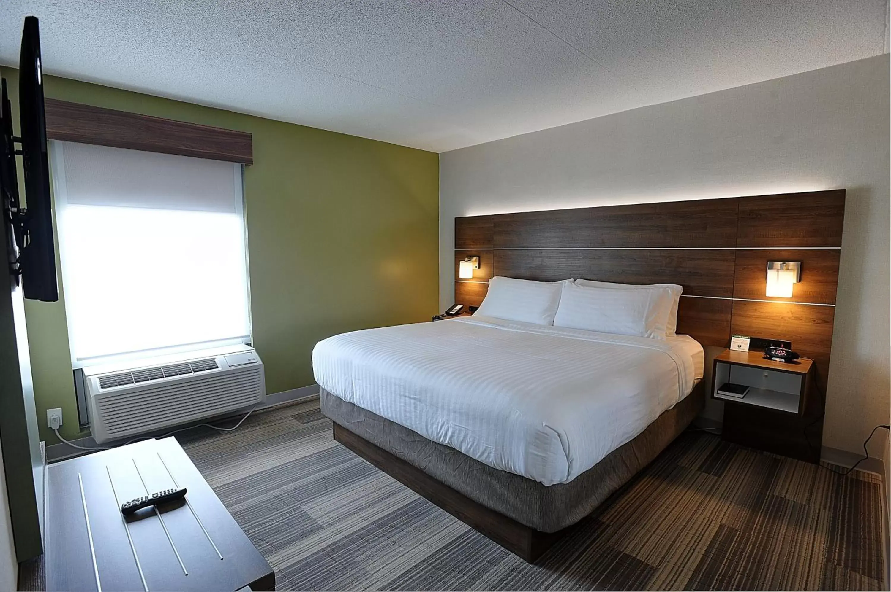 Photo of the whole room, Bed in Holiday Inn Express & Suites Toronto Airport West, an IHG Hotel