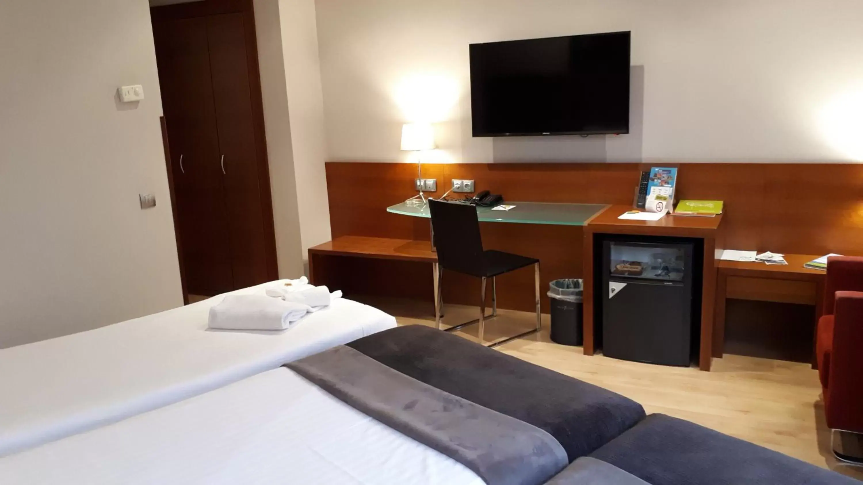 Twin Room with Extra Bed in Silken Ciudad Gijón