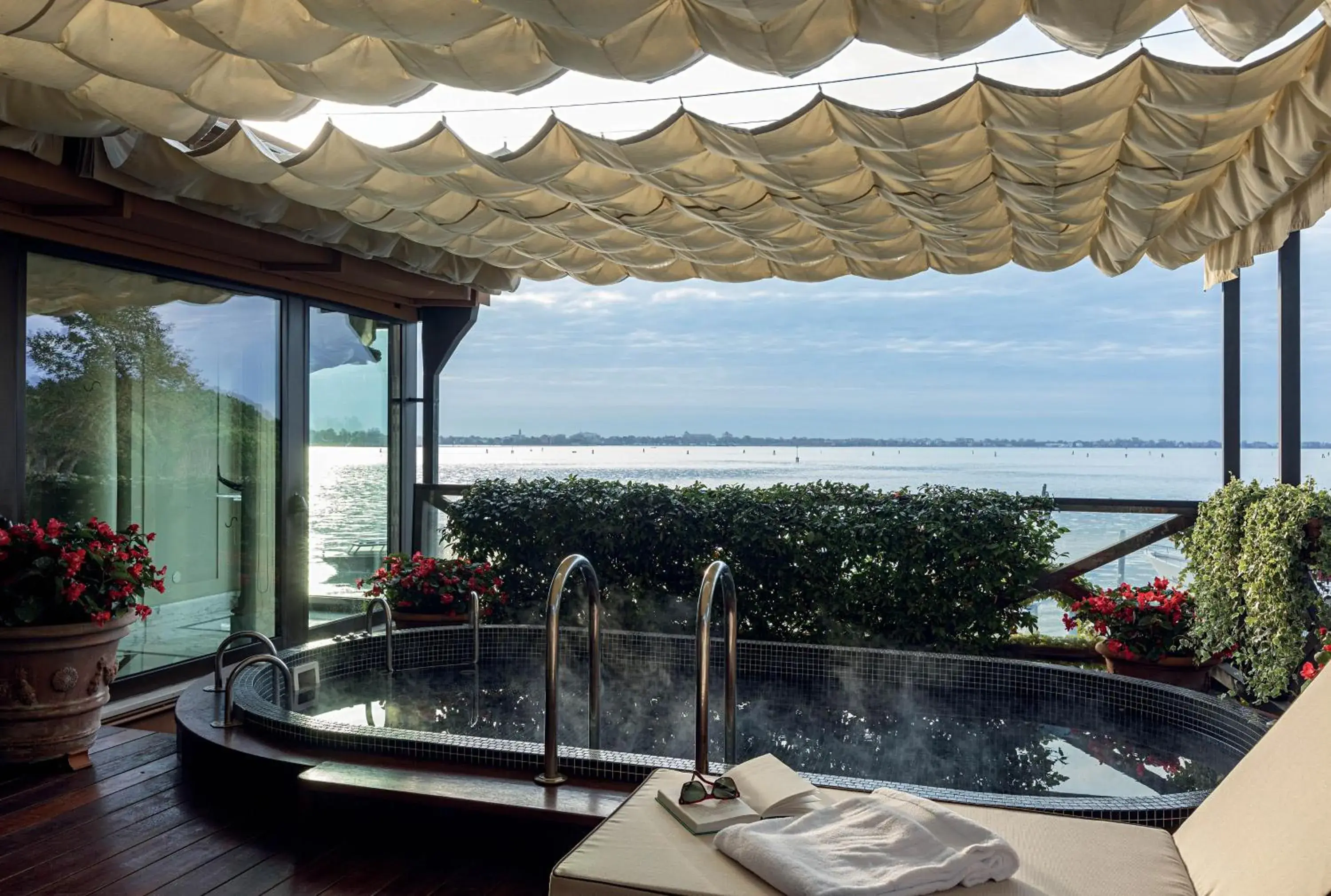 Hot Tub, Swimming Pool in Hotel Cipriani, A Belmond Hotel, Venice