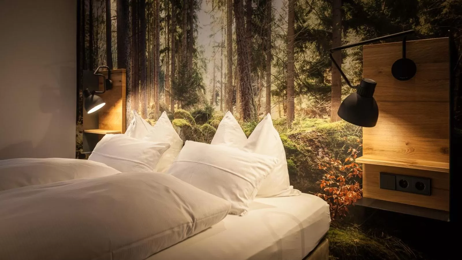 Photo of the whole room, Bed in Bollenhuthotel Kirnbacher Hof