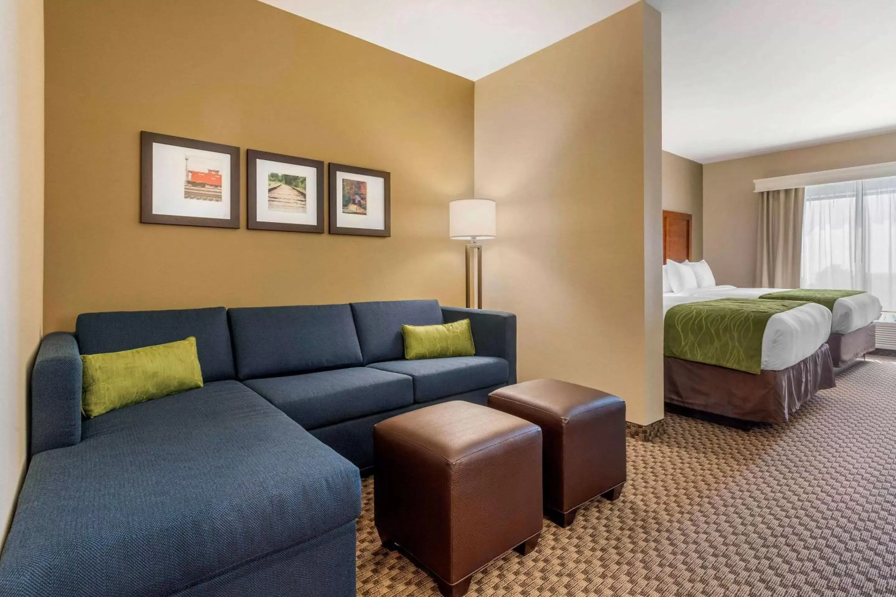 Photo of the whole room, Seating Area in Comfort Inn & Suites