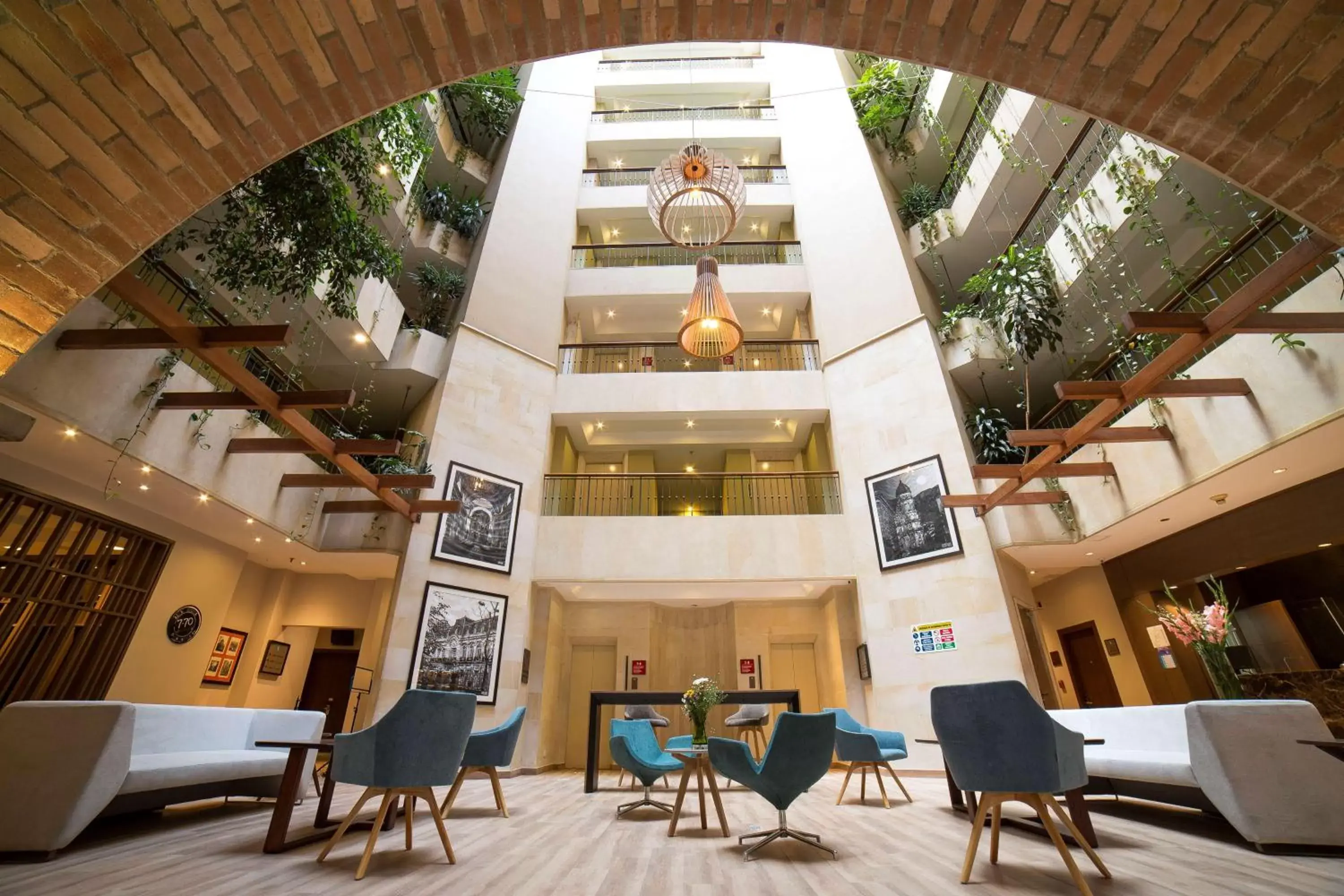 Lobby or reception, Restaurant/Places to Eat in Embassy Suites by Hilton Bogotá - Rosales