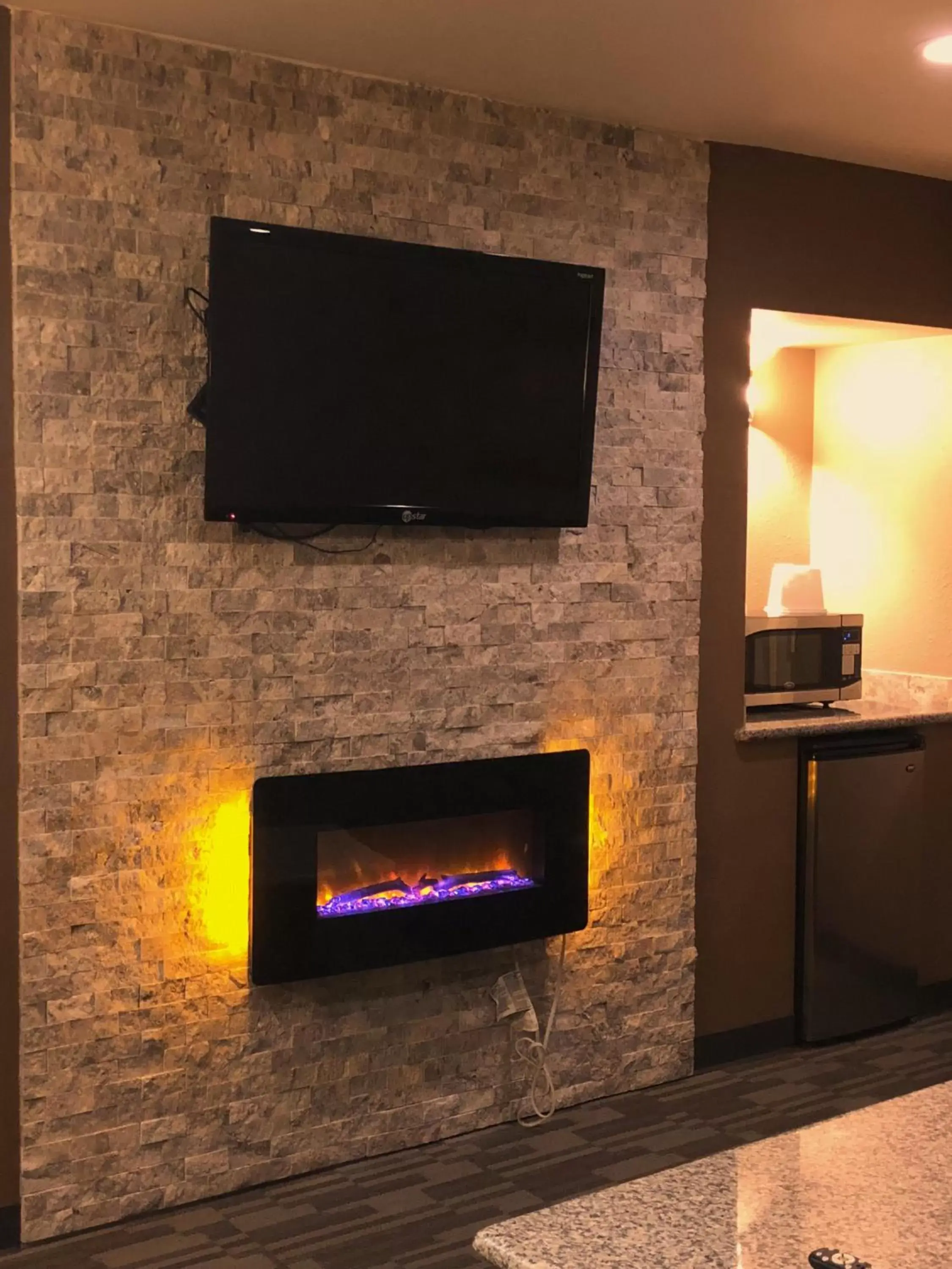 King Suite with Fireplace - Non-Smoking in Sakura Inn King Suite with Fireplace - Non-Smoking in Sakura Inn