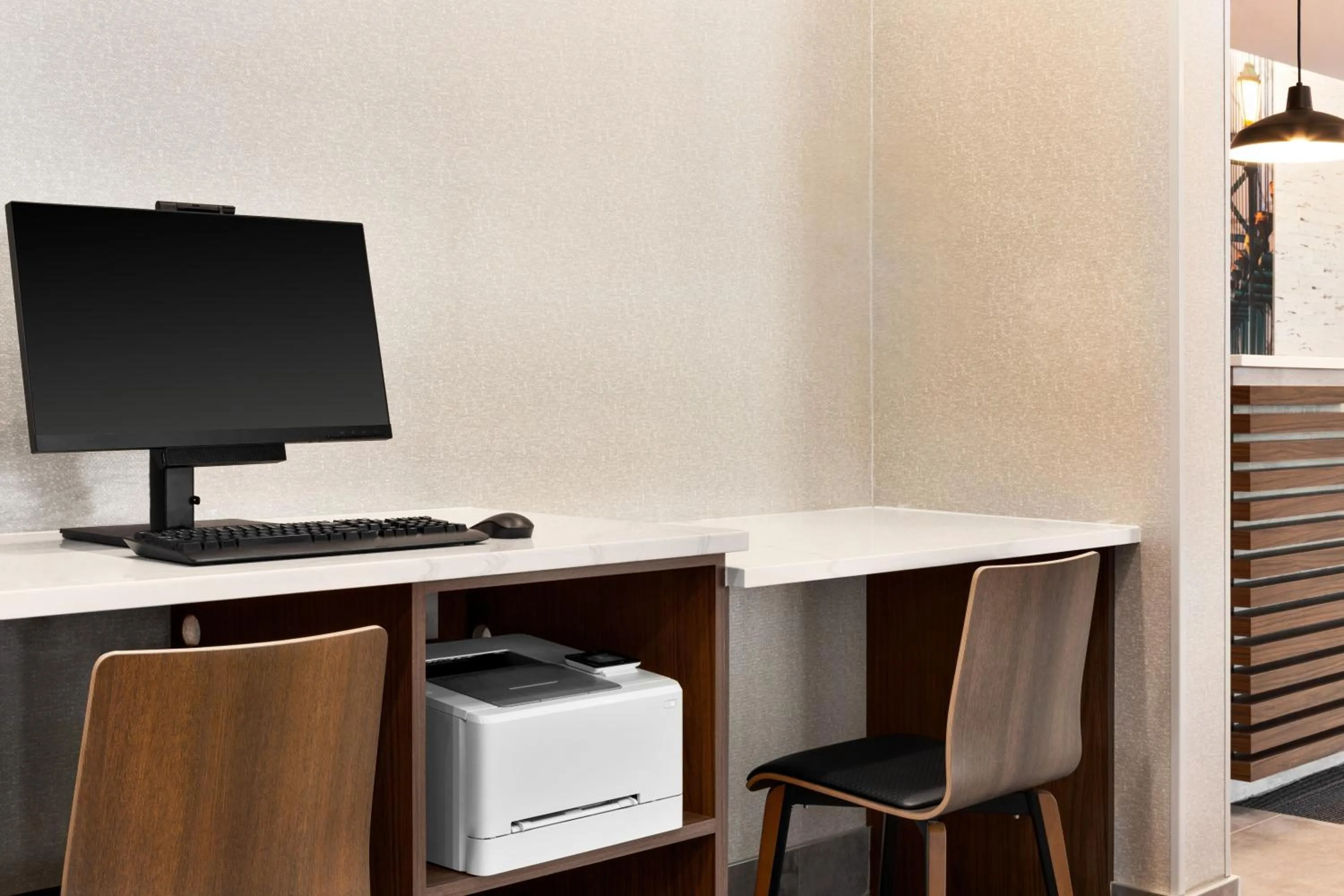 Business facilities in La Quinta Inn & Suites by Wyndham Mount Laurel Moorestown