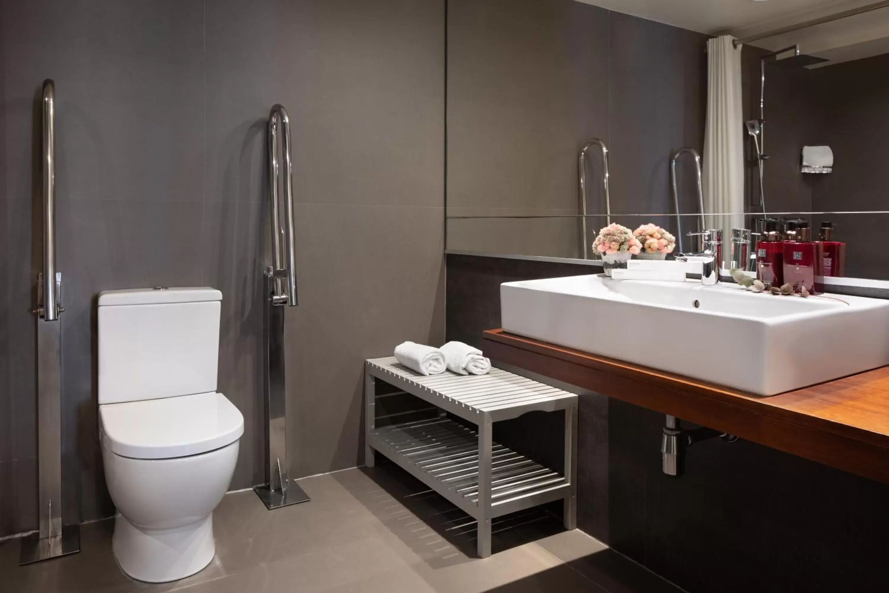 Bathroom in Duquesa Suites Barcelona