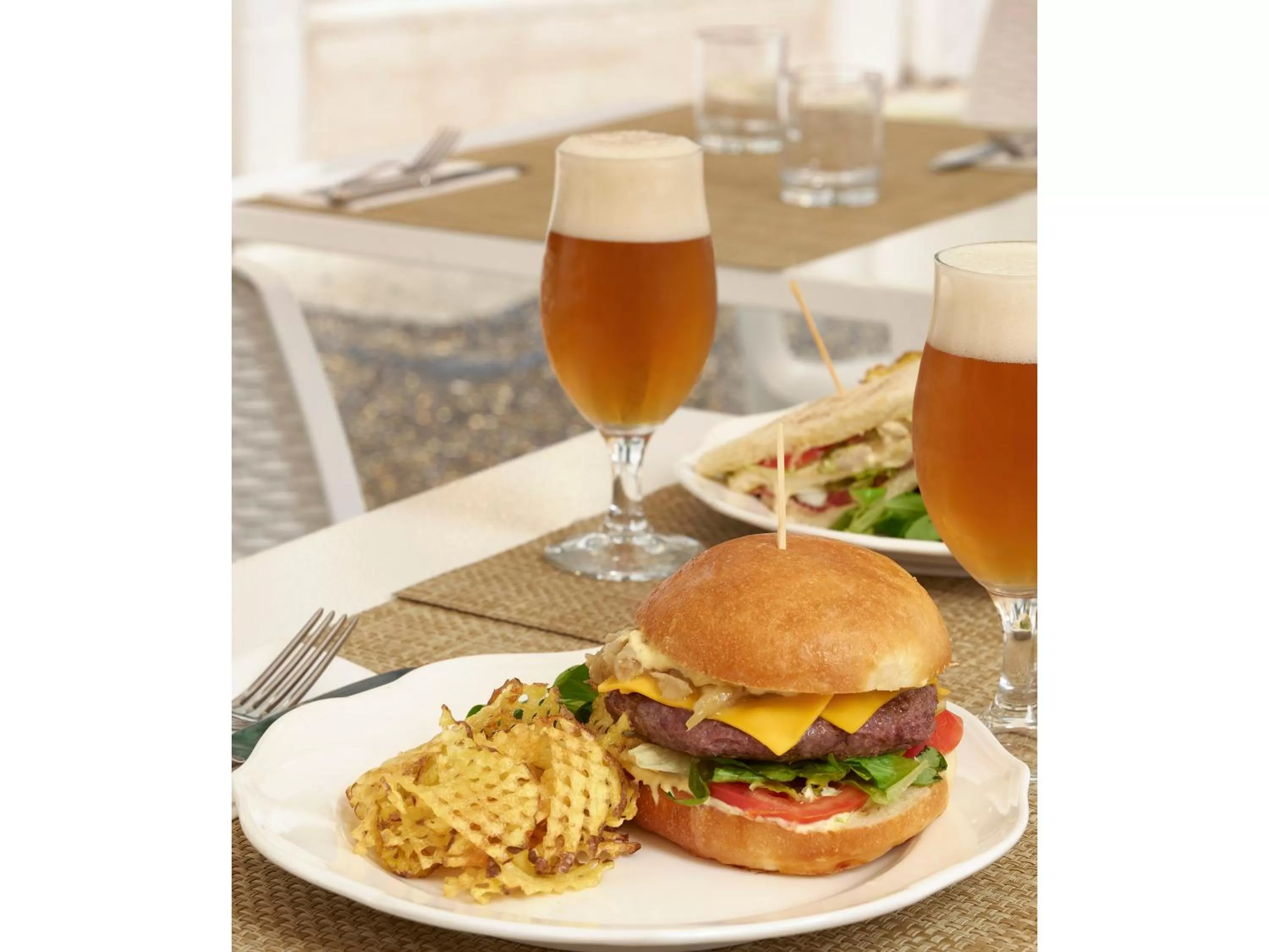 Restaurant/places to eat in Golden Tulip Rome Piram