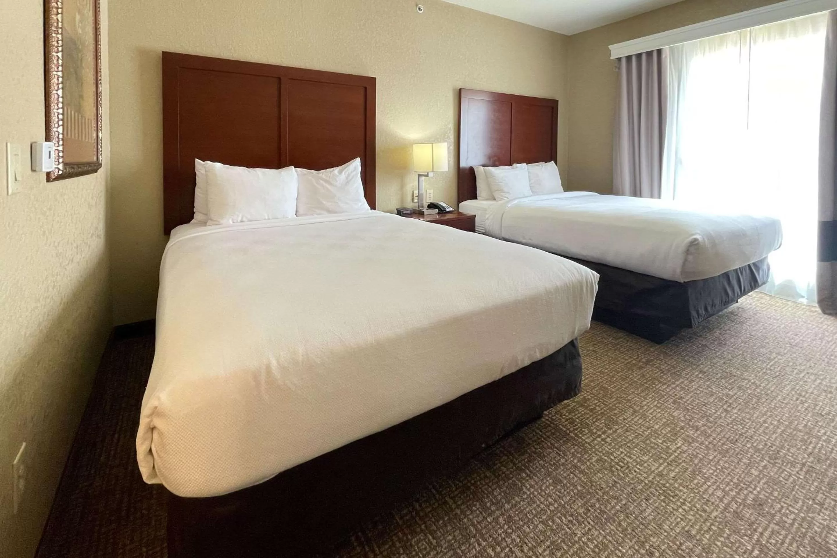 Bedroom, Bed in Comfort Suites Near Seaworld